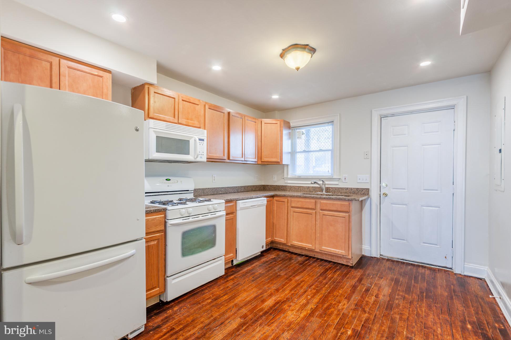 HOLLINS MARKET - Residential