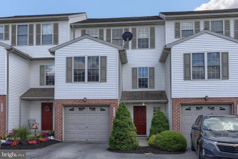 Townhouse For Sale - 2124 Autumn Court<br/> LEBANON, PA 17042