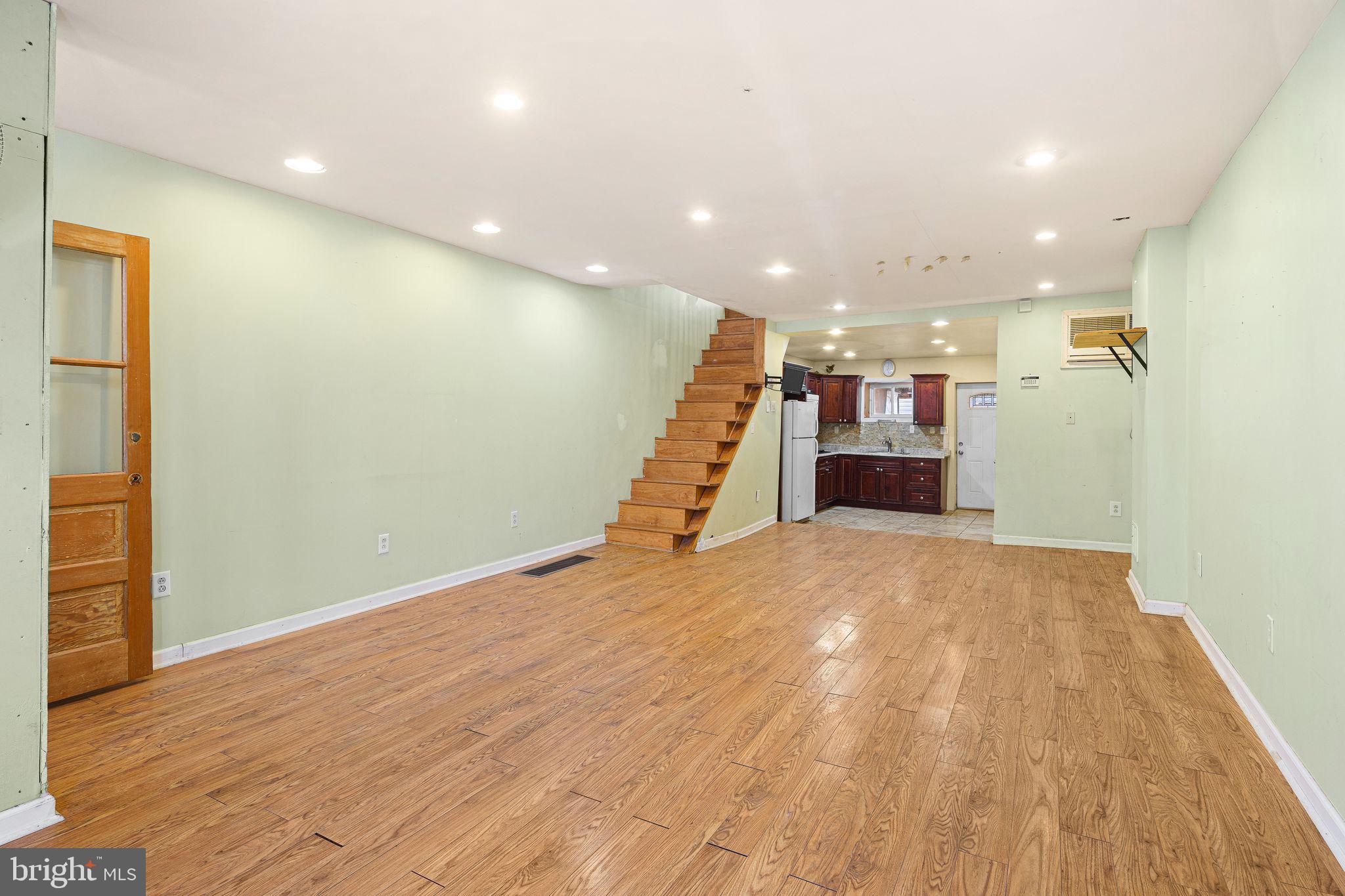 POINT BREEZE - Residential