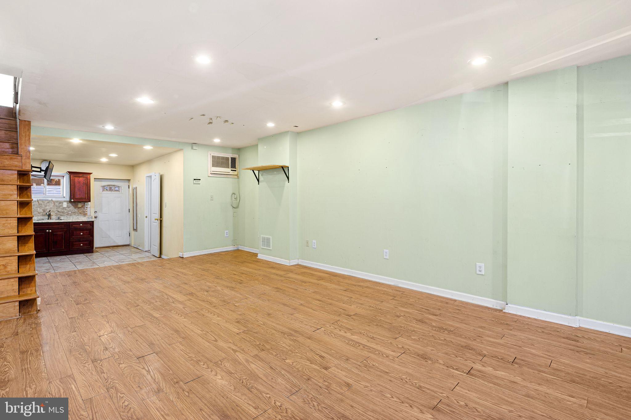 POINT BREEZE - Residential