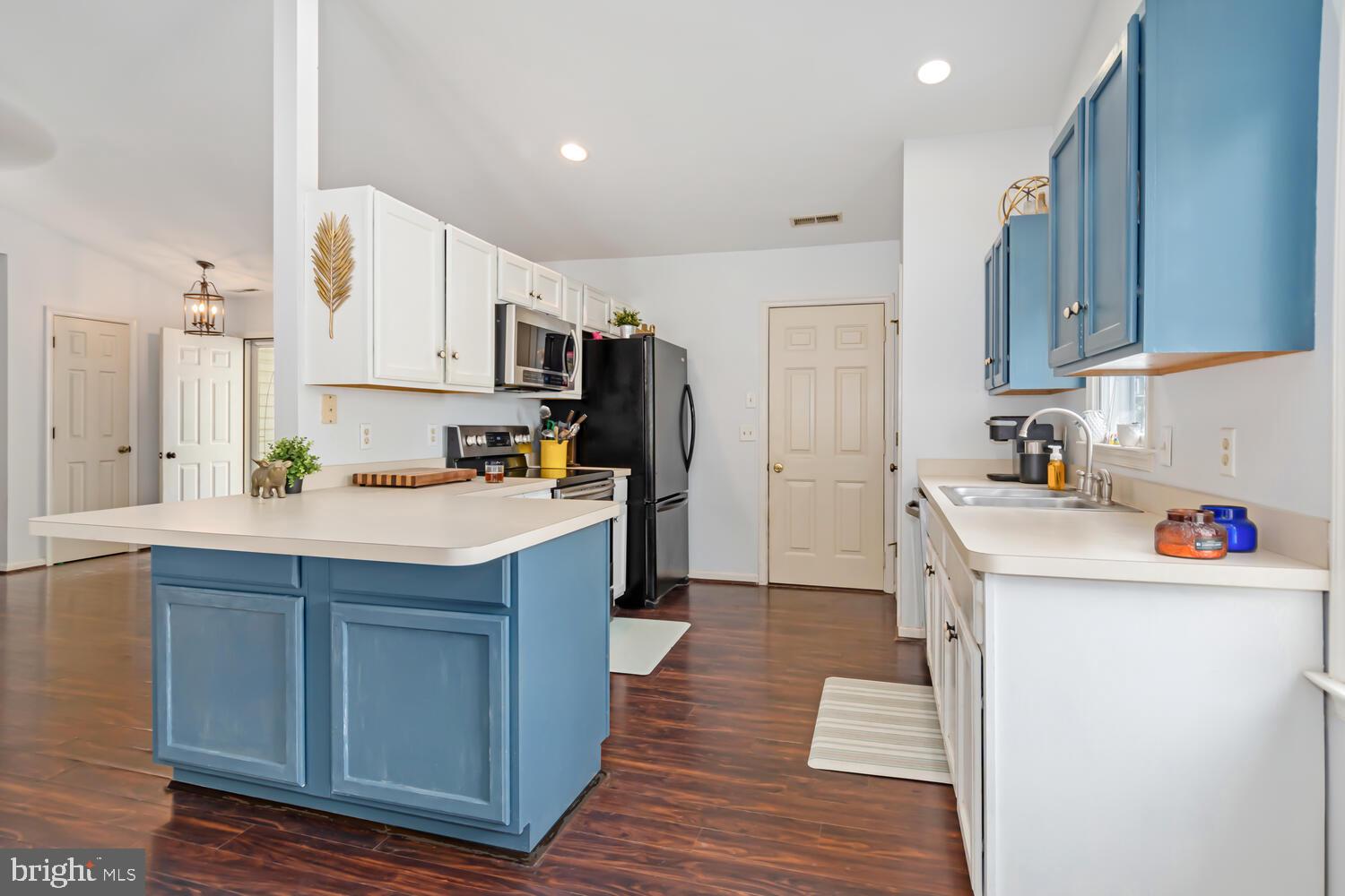 QUEENSTOWN VILLAGE - Residential Lease