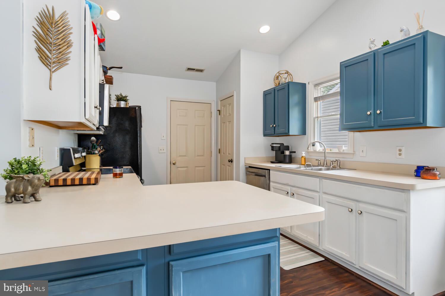 QUEENSTOWN VILLAGE - Residential Lease