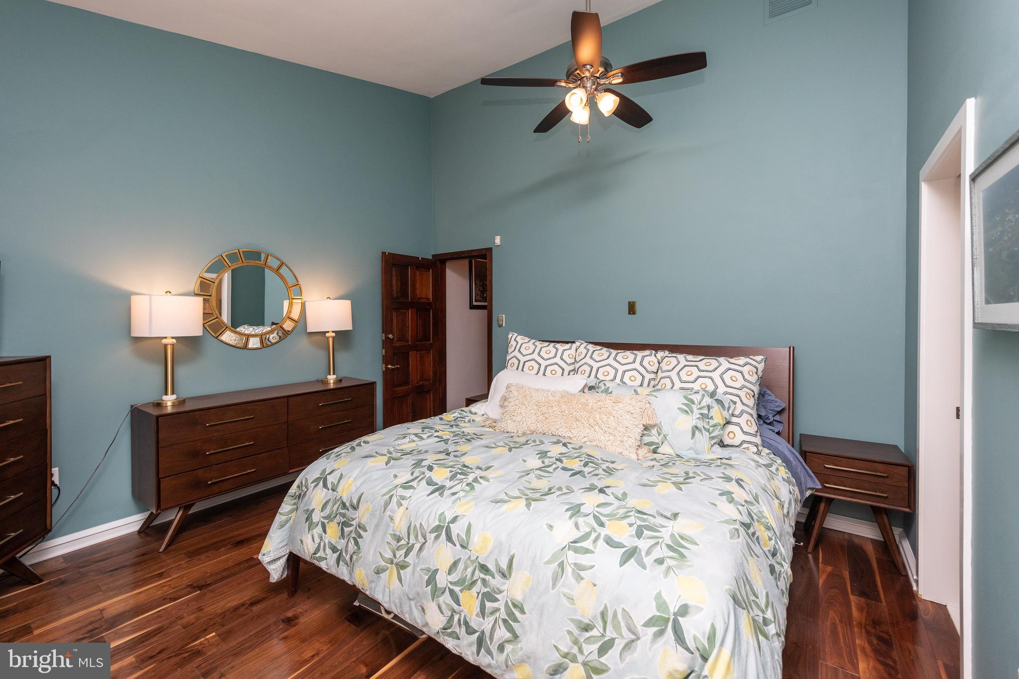 WASHINGTON SQ - Residential