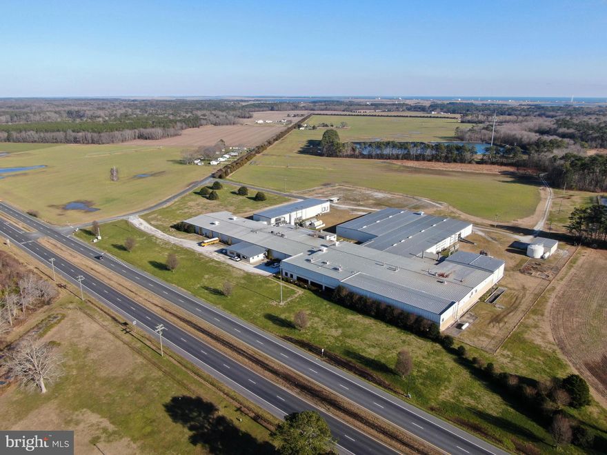 150,000 sq.ft. manufacturing/warehouse facility on 42 +/- acres. Originally
constructed for high-volume frozen food production - current highest and best
use would be manufacturing or warehousing. Currently 6 docks with room for
expansion. There are warehouse sections that are ground level where drive-in
doors could be installed. The existing fire suppression system has been inspected,
maintained and is operable.
42 +/- acres provides plentiful parking and truck staging area. Entire rear yard
area is fenced with guarded booth at the gate entrance.
Waste Water Capacity- Approximately 50 million gallons of lagoon capacity,
hooked to filed irrigation for discharge. Lined lagoons, blower system permit
maintained and in compliance. Water withdraw capacity is 260,000 galls per day.
Electric 480, 3 phase, 6,000 AMP
Space Breakdown:
Manufacturing Area: 89,500 SF Dry Warehouse: 40,000 SF
Freezer: 15,000 SF Cooler: 5,500 SF
Office: 5,500 SF
Also available for lease starting at $3.00 per sq.ft. for entire facility.