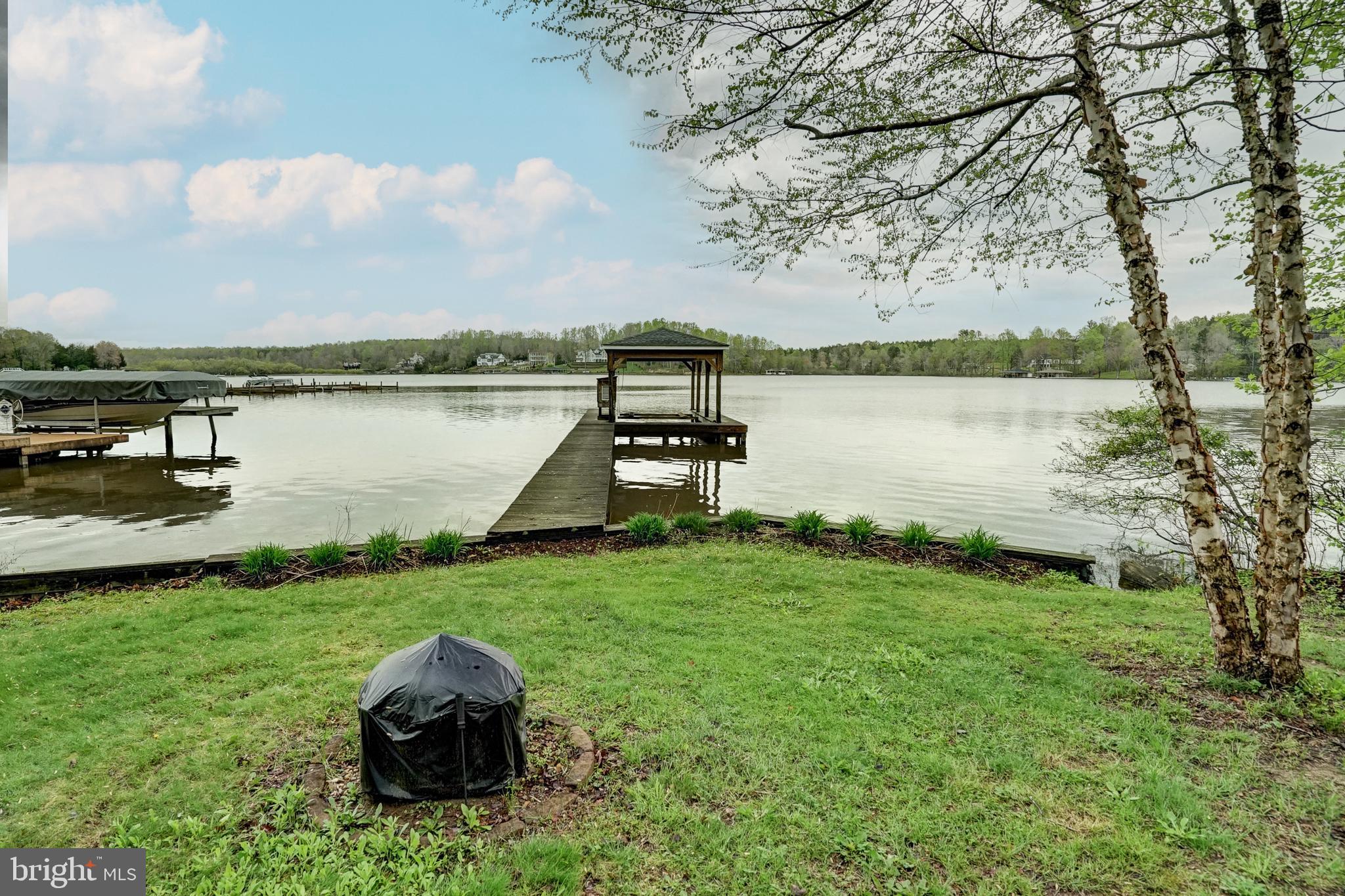 ROLLING WOODS - Residential