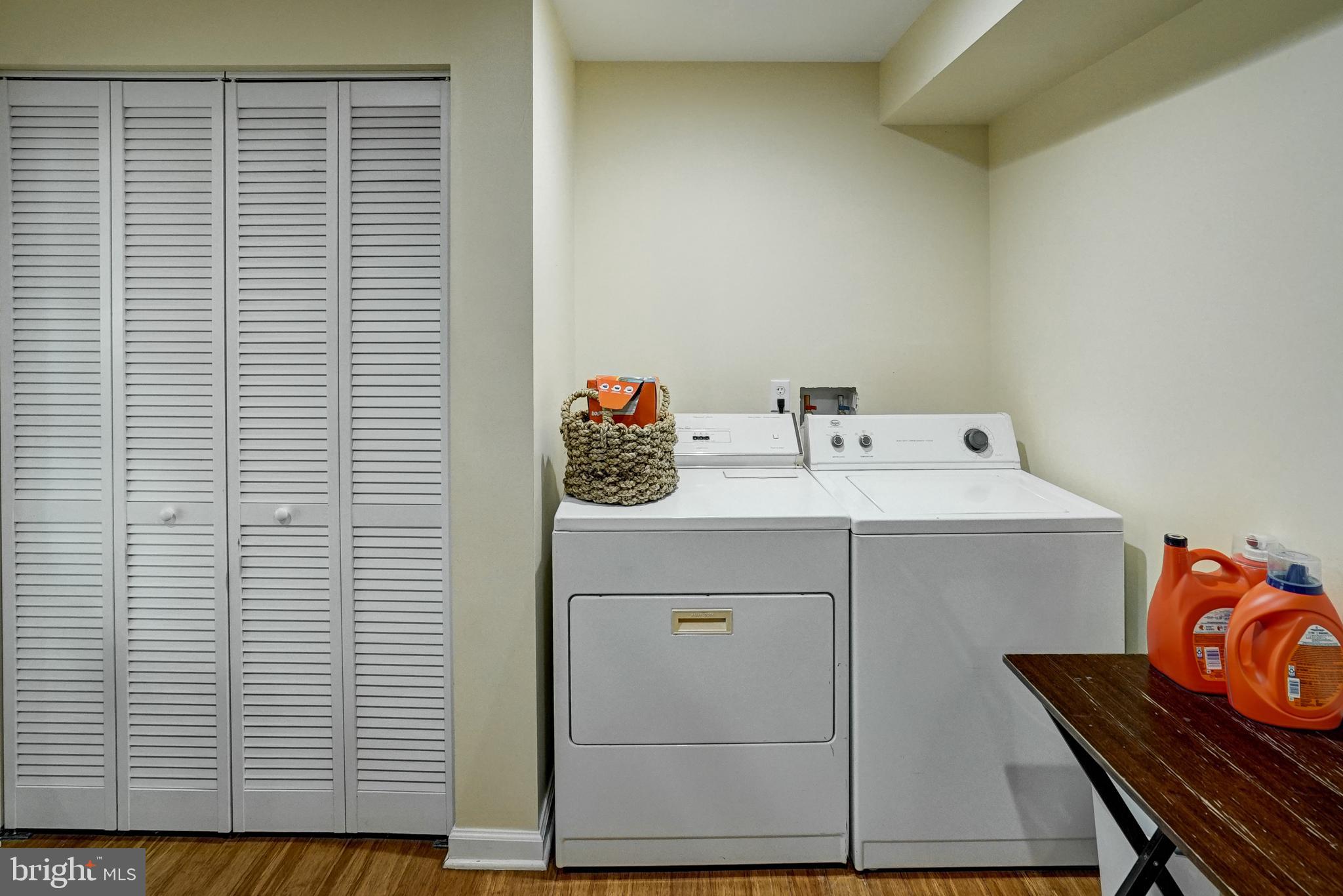 ROLLING WOODS - Residential