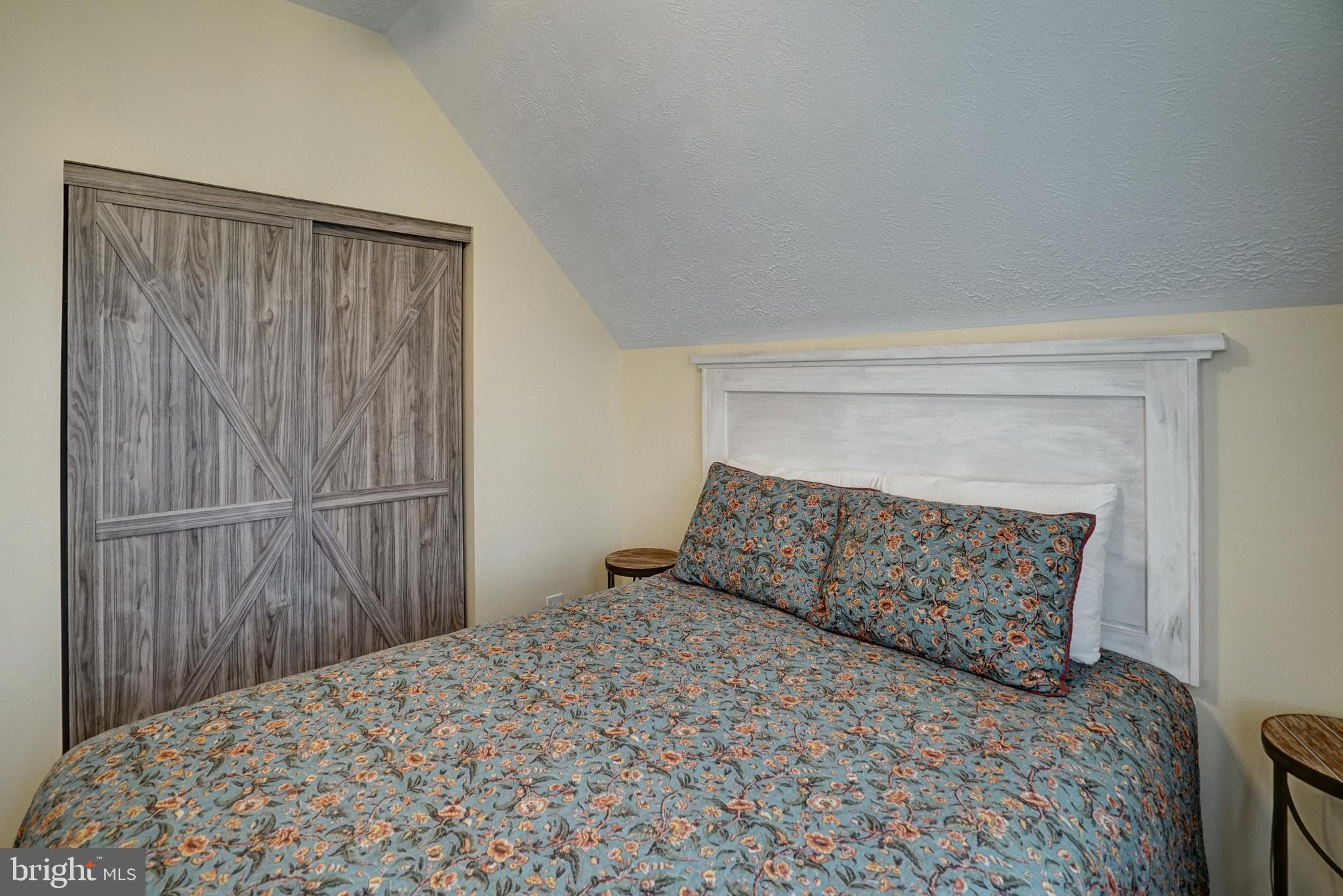 ROLLING WOODS - Residential