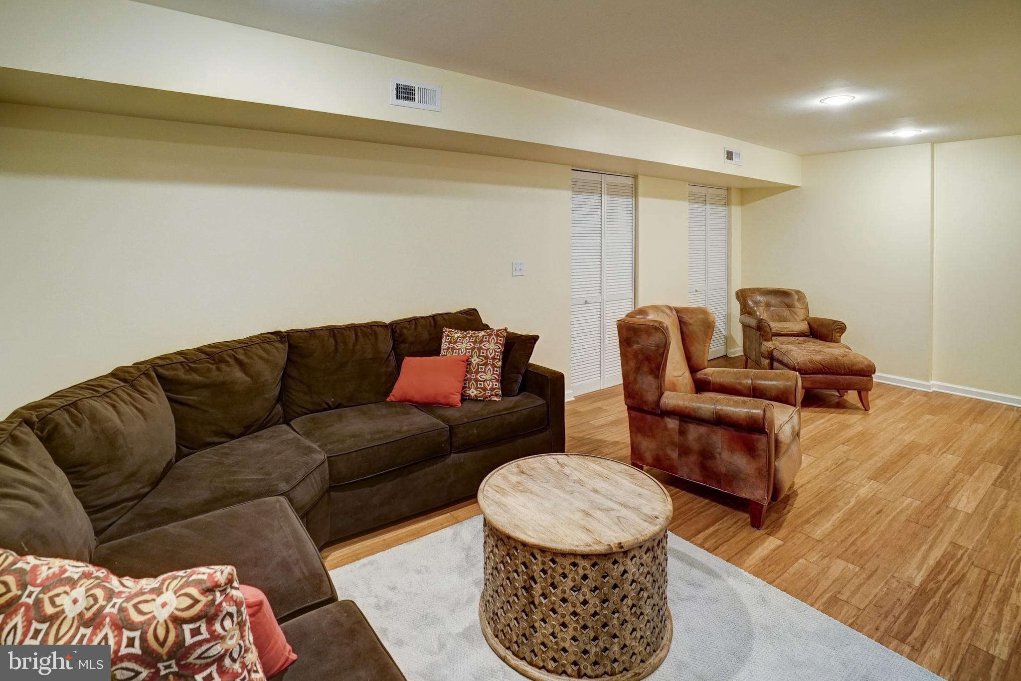 ROLLING WOODS - Residential