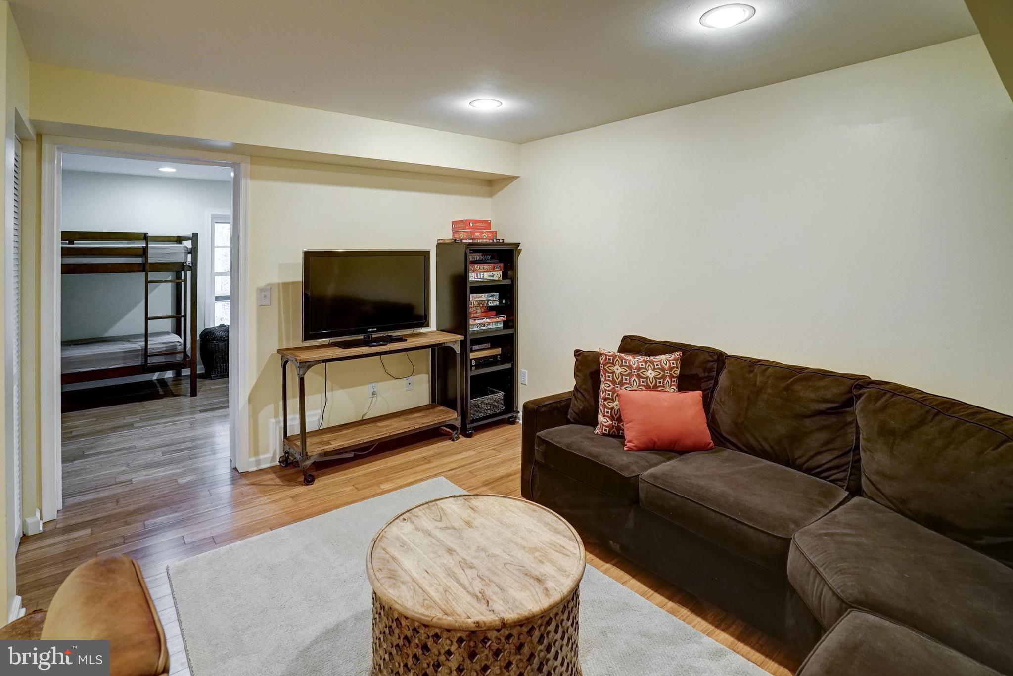 ROLLING WOODS - Residential