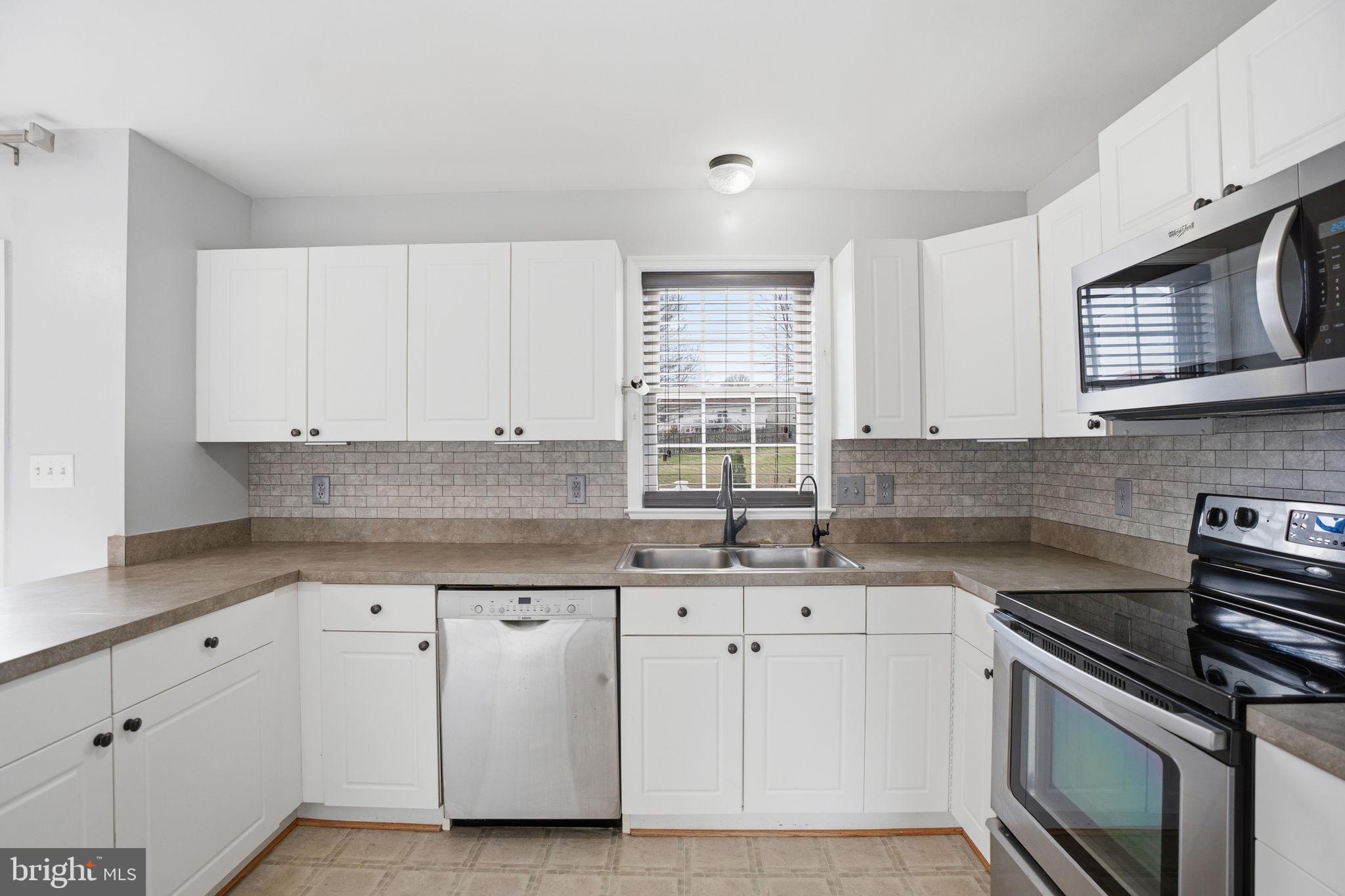 WHISPERING HILLS - Residential