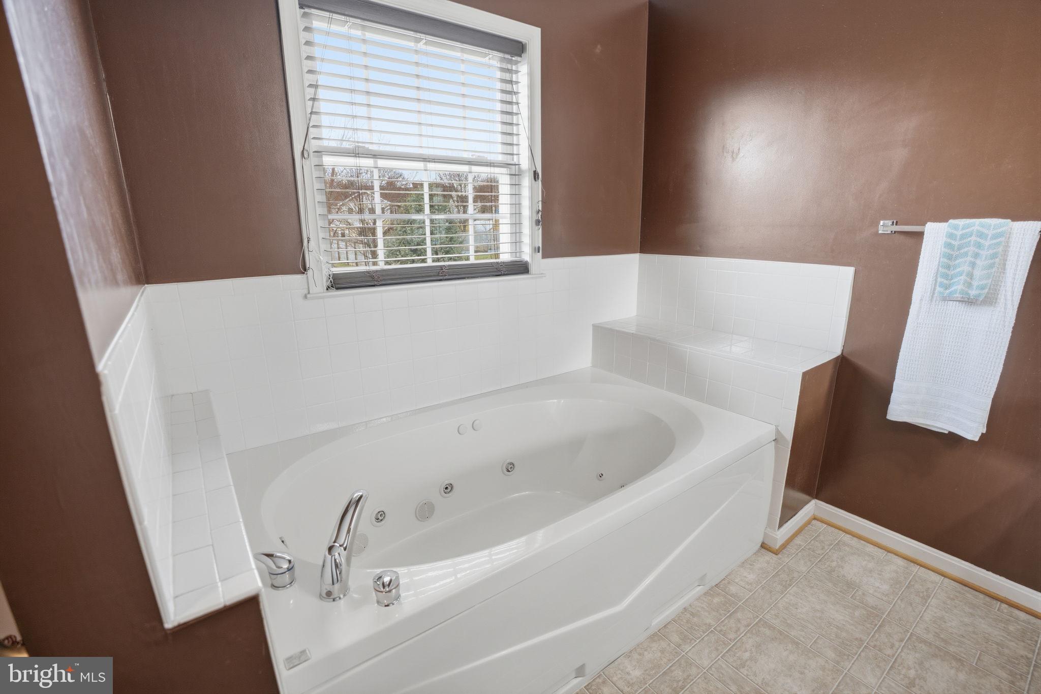 WHISPERING HILLS - Residential