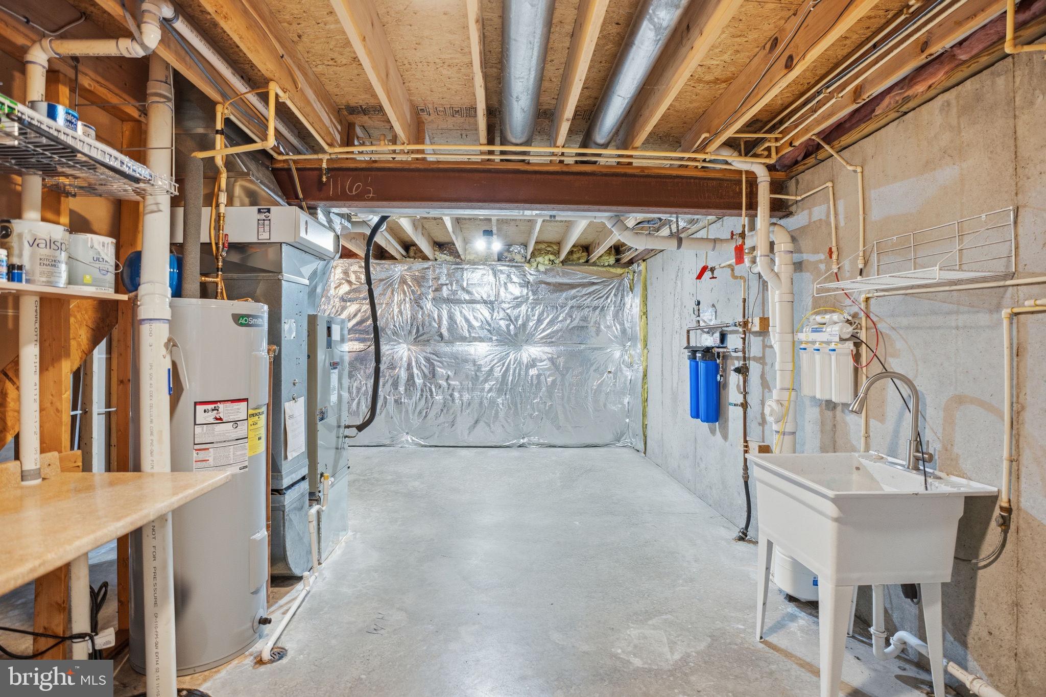 WHISPERING HILLS - Residential