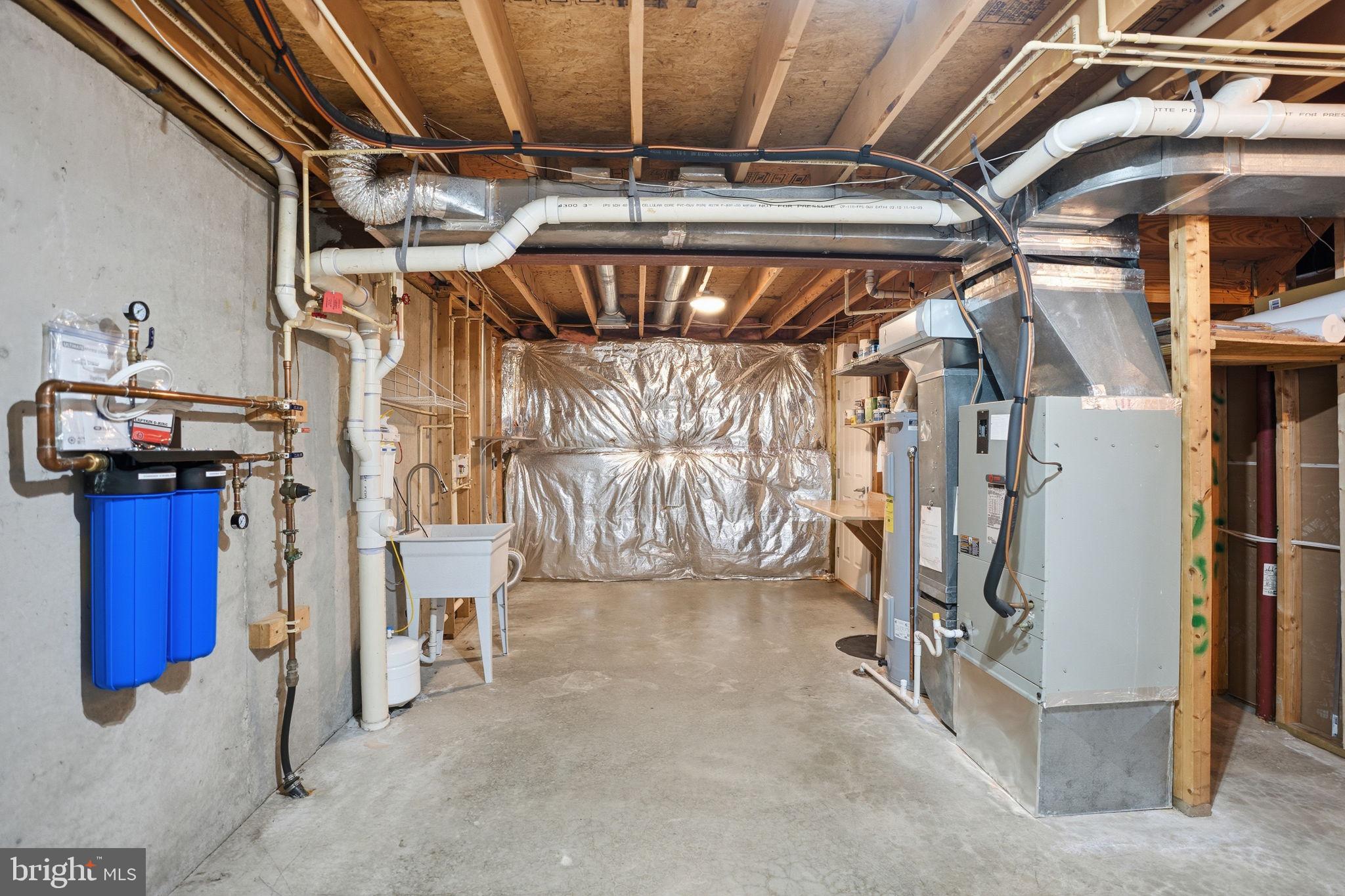 WHISPERING HILLS - Residential