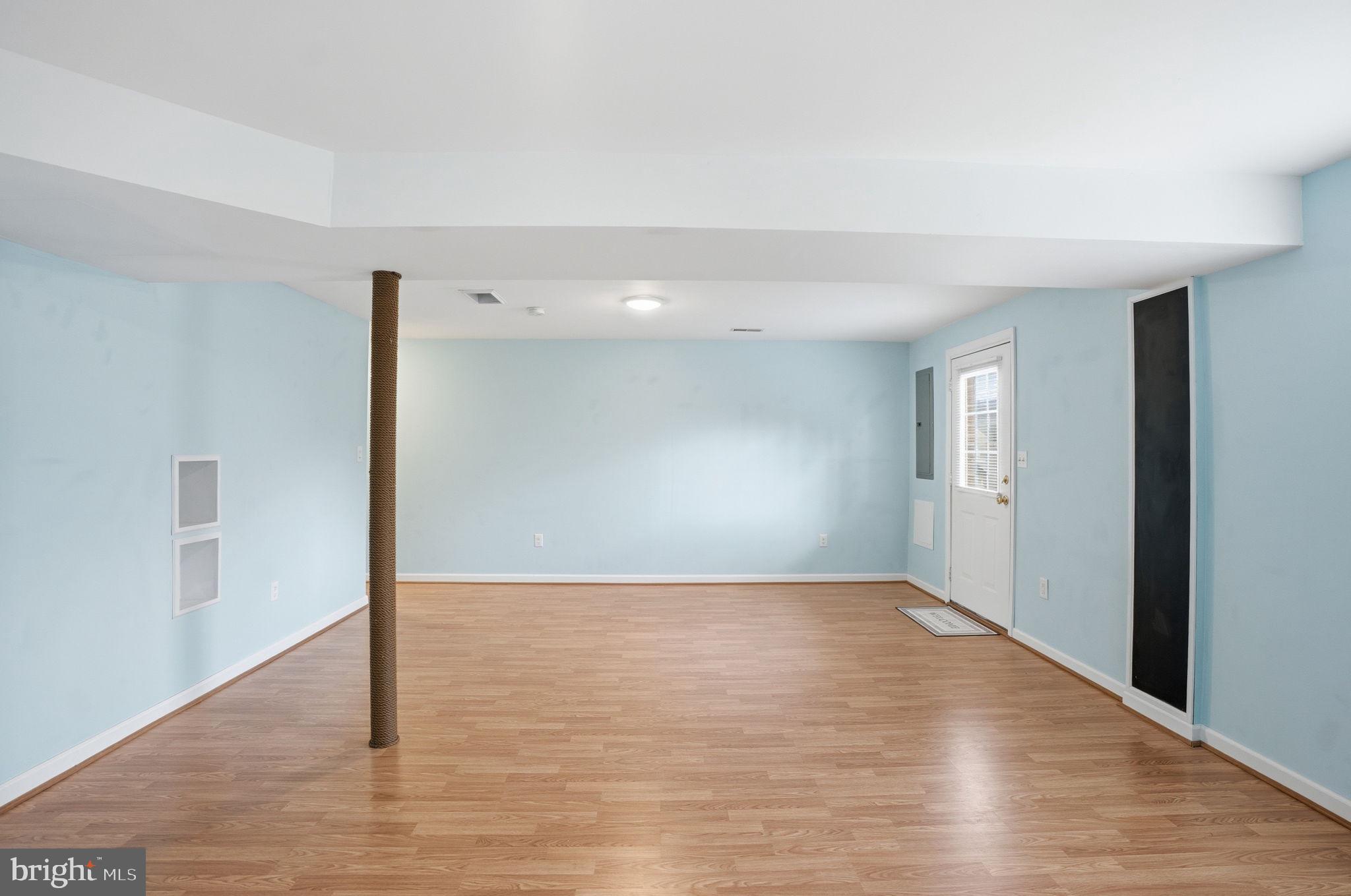 WHISPERING HILLS - Residential