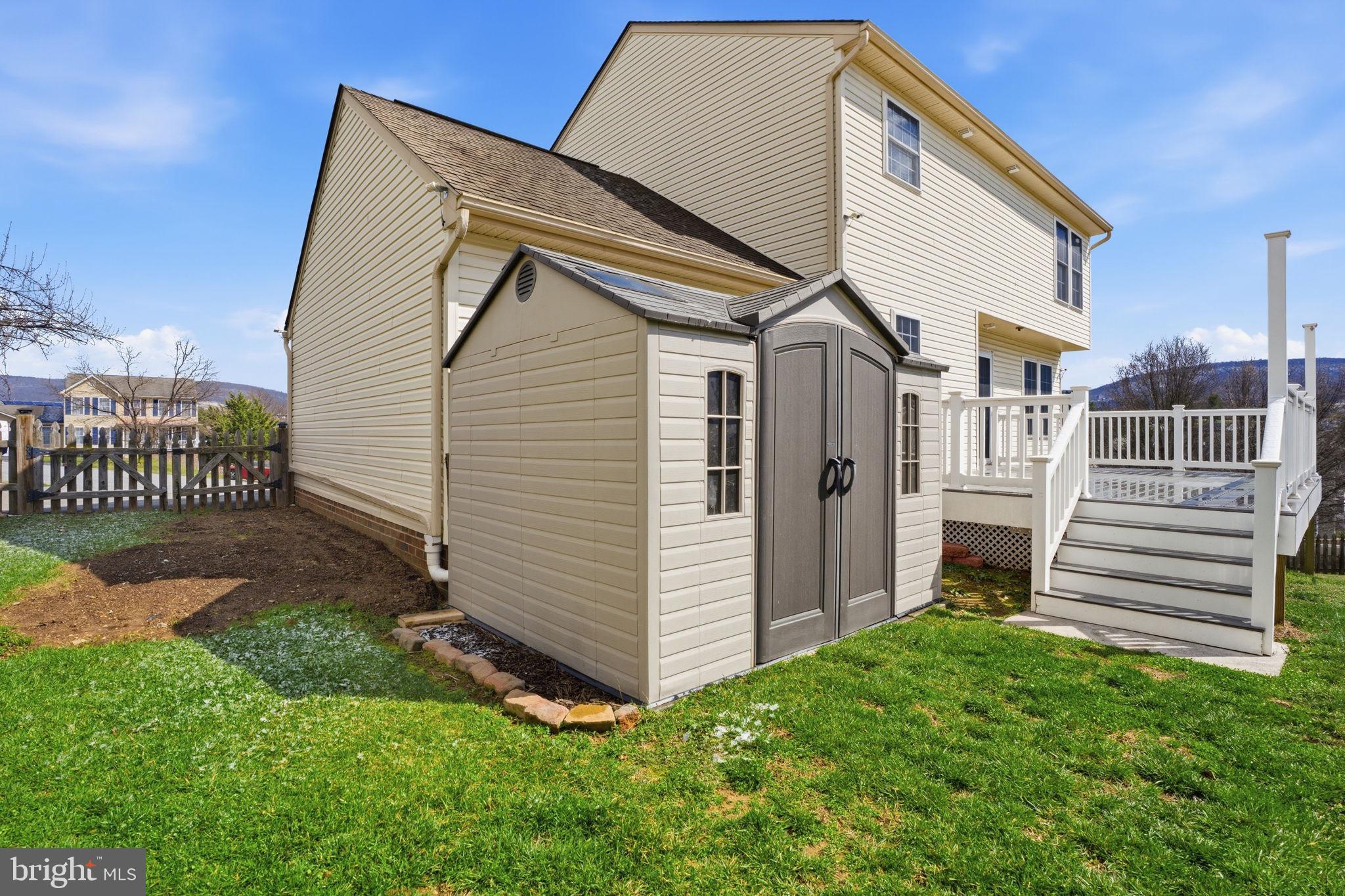 WHISPERING HILLS - Residential