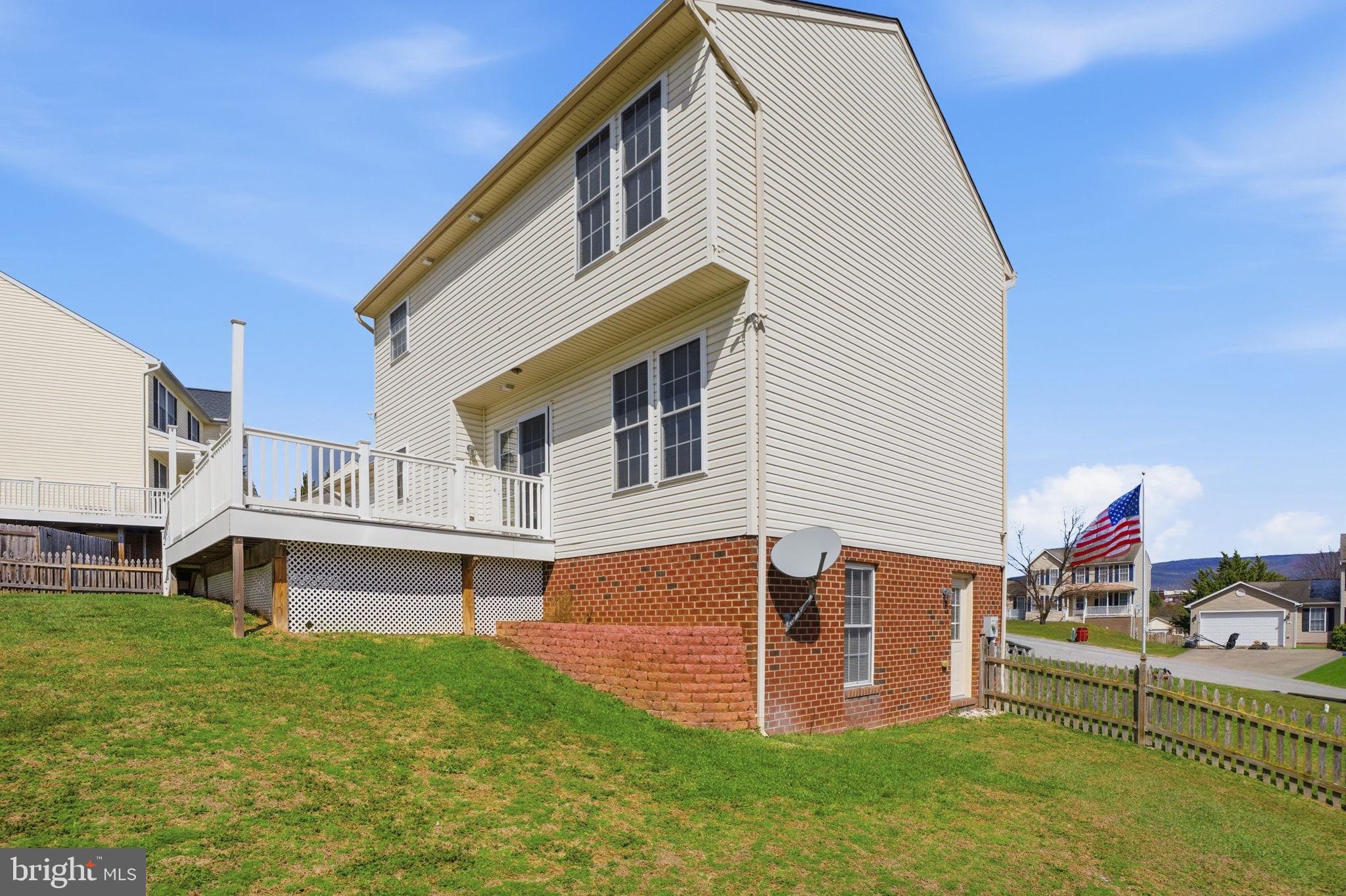 WHISPERING HILLS - Residential