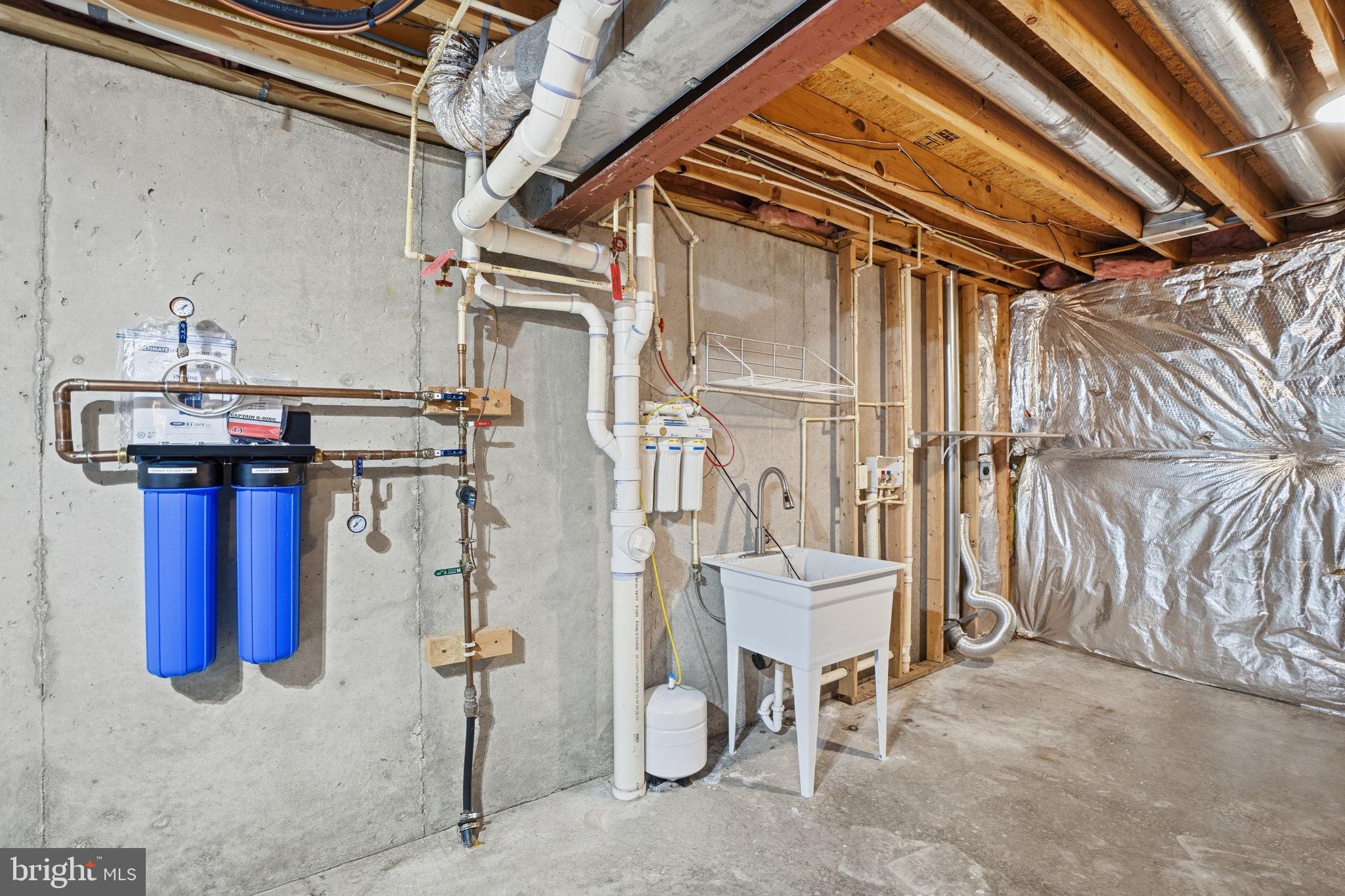 WHISPERING HILLS - Residential