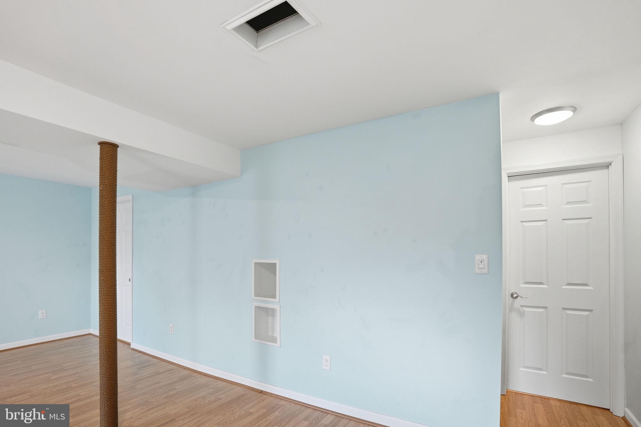 WHISPERING HILLS - Residential