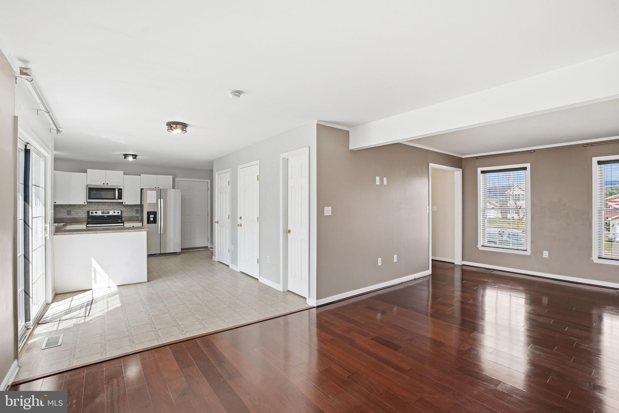 WHISPERING HILLS - Residential