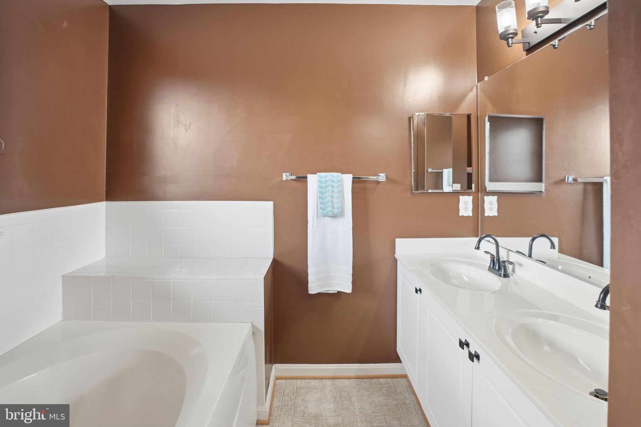 WHISPERING HILLS - Residential