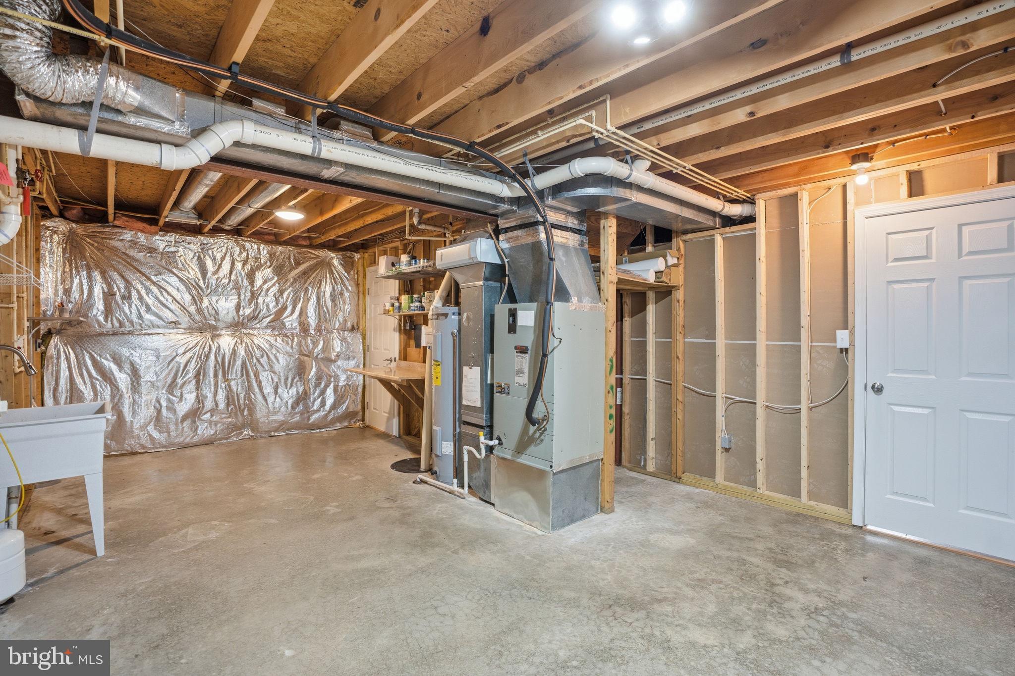 WHISPERING HILLS - Residential