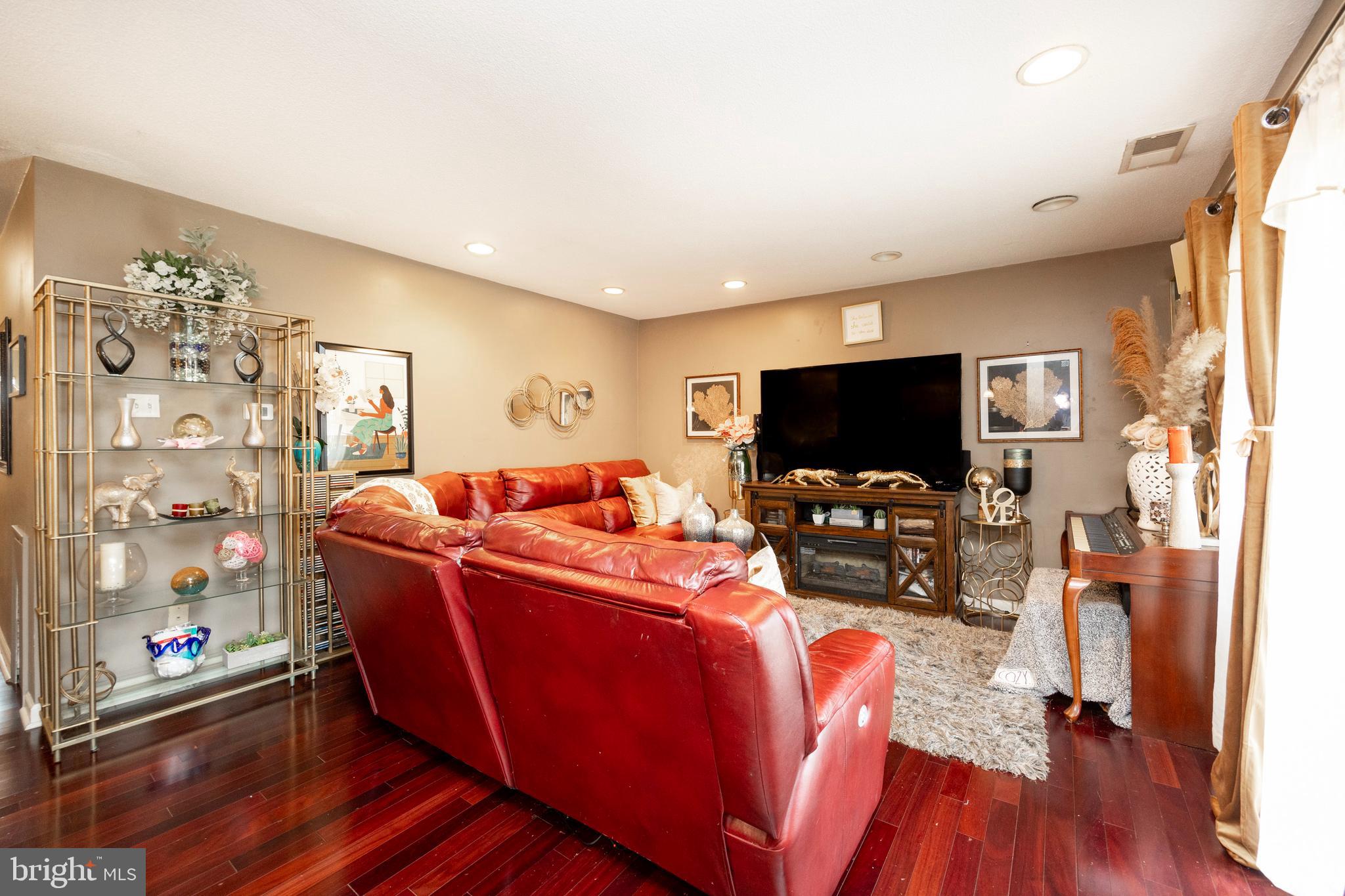 THE MEADOWS - Residential