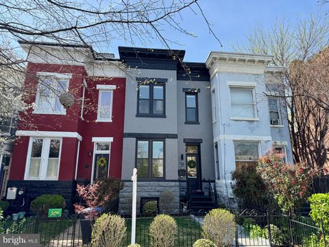 Photo of 720 12th Street NE, WASHINGTON, DC 20002 (MLS # DCDC2253274)