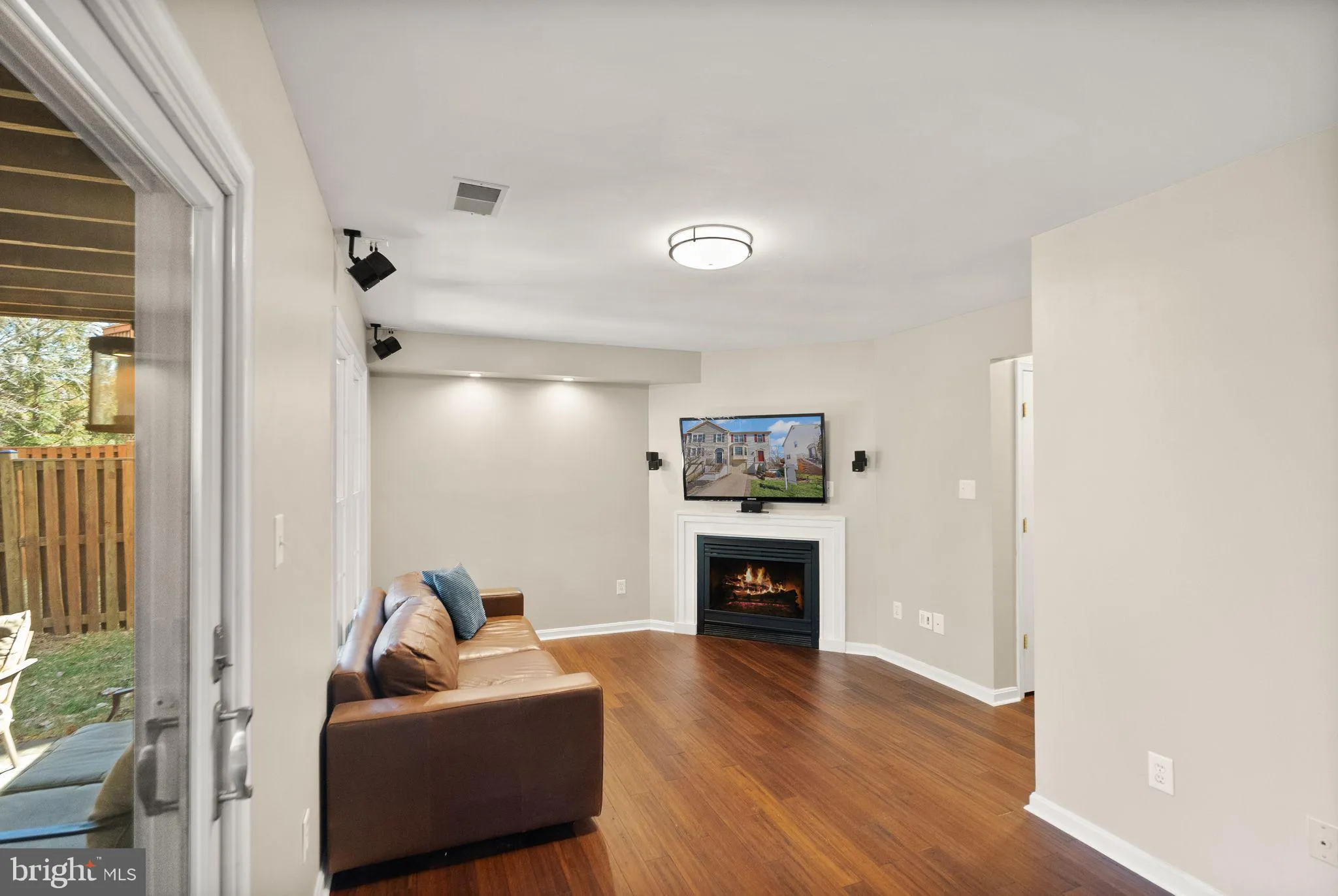 Centreville, Virginia 20120, United States, 3 Bedrooms Bedrooms, ,3 BathroomsBathrooms,Residential,Pending,144