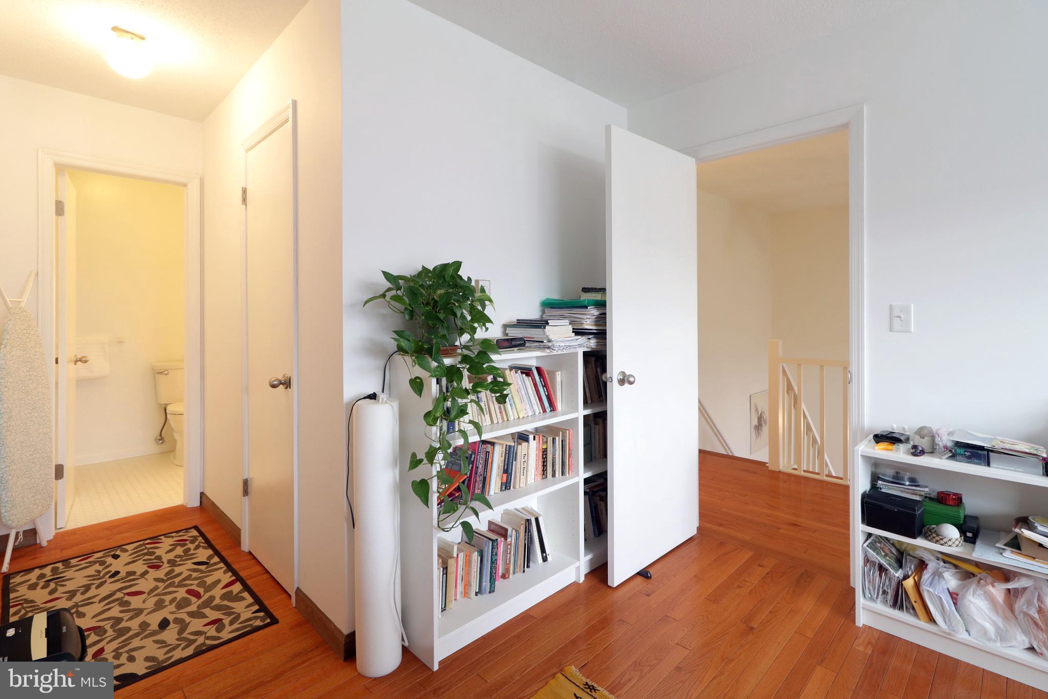 NORTHRIDGE - Residential