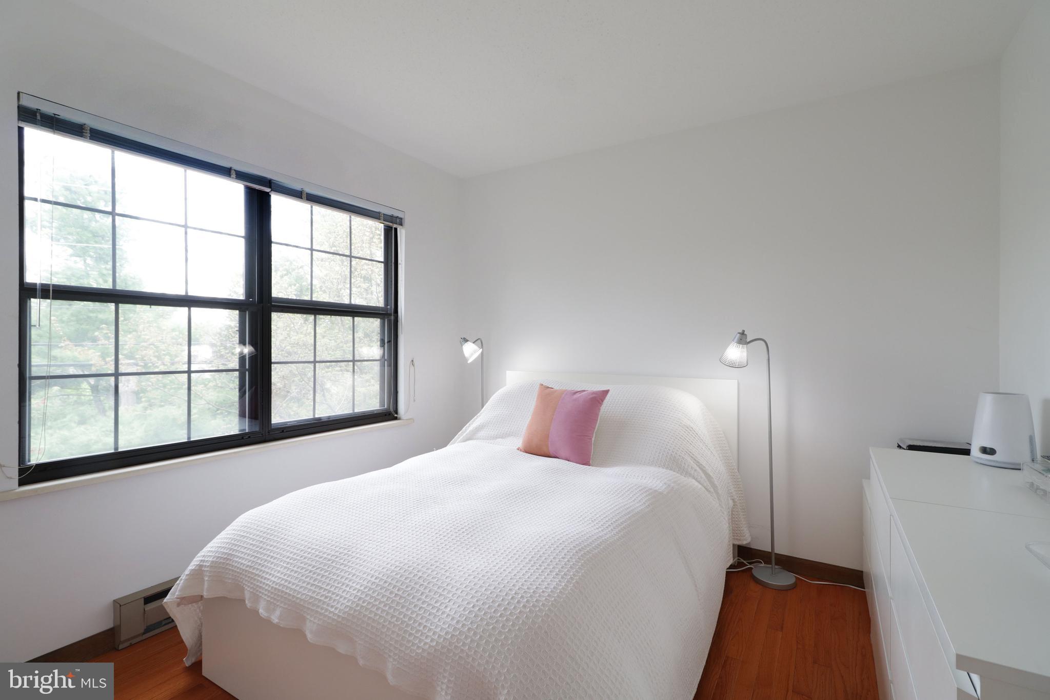 NORTHRIDGE - Residential