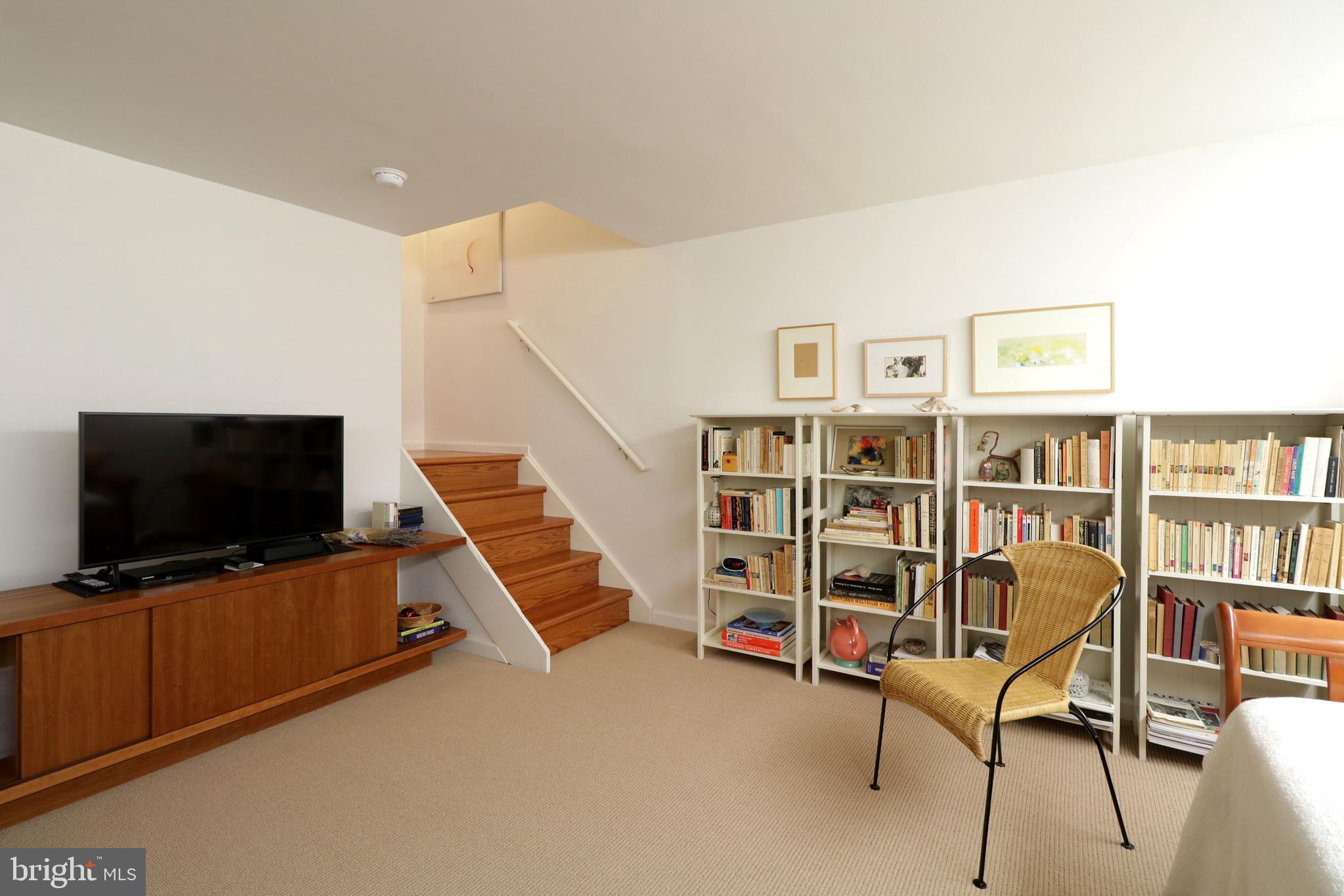 NORTHRIDGE - Residential