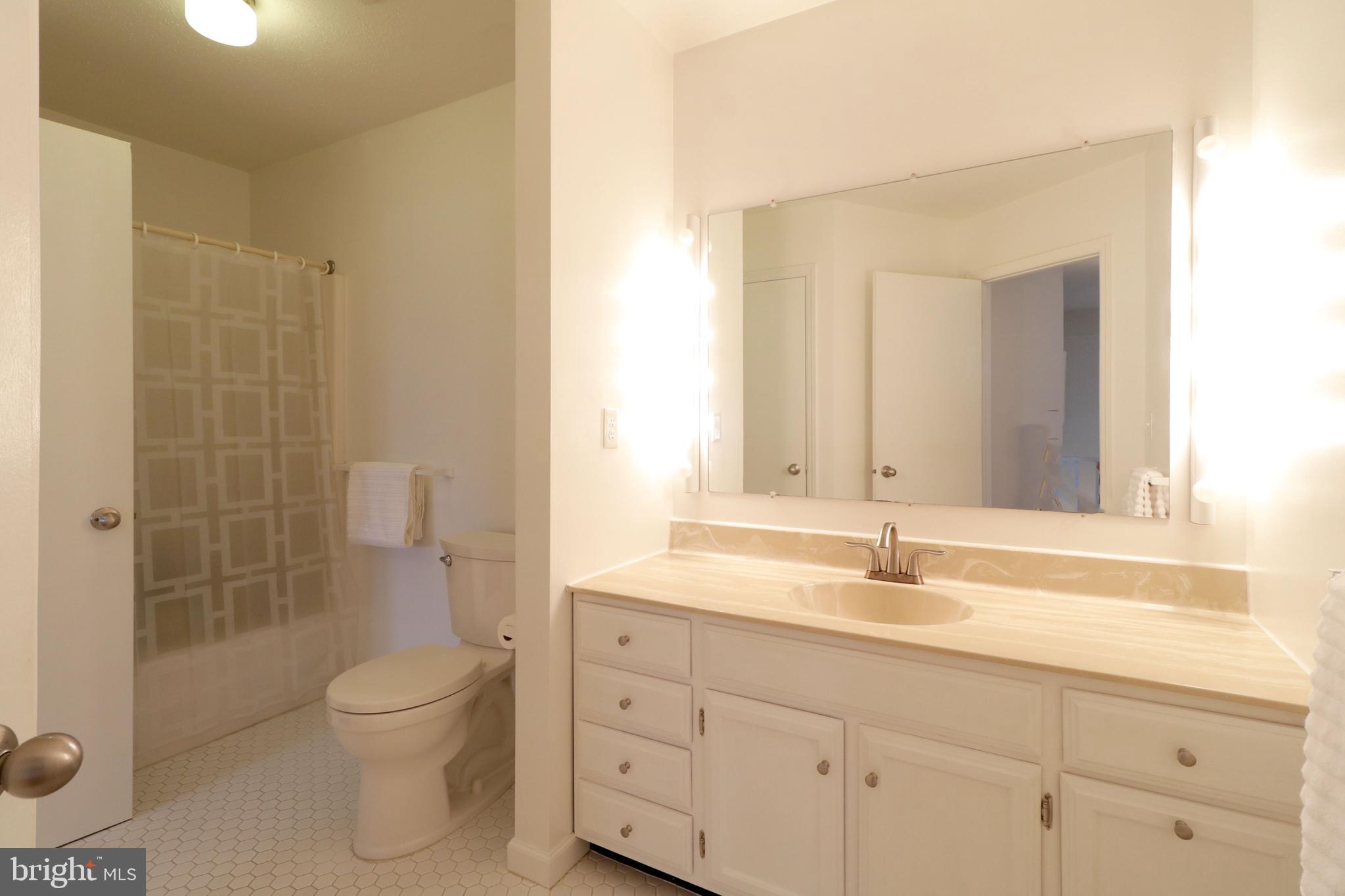 NORTHRIDGE - Residential