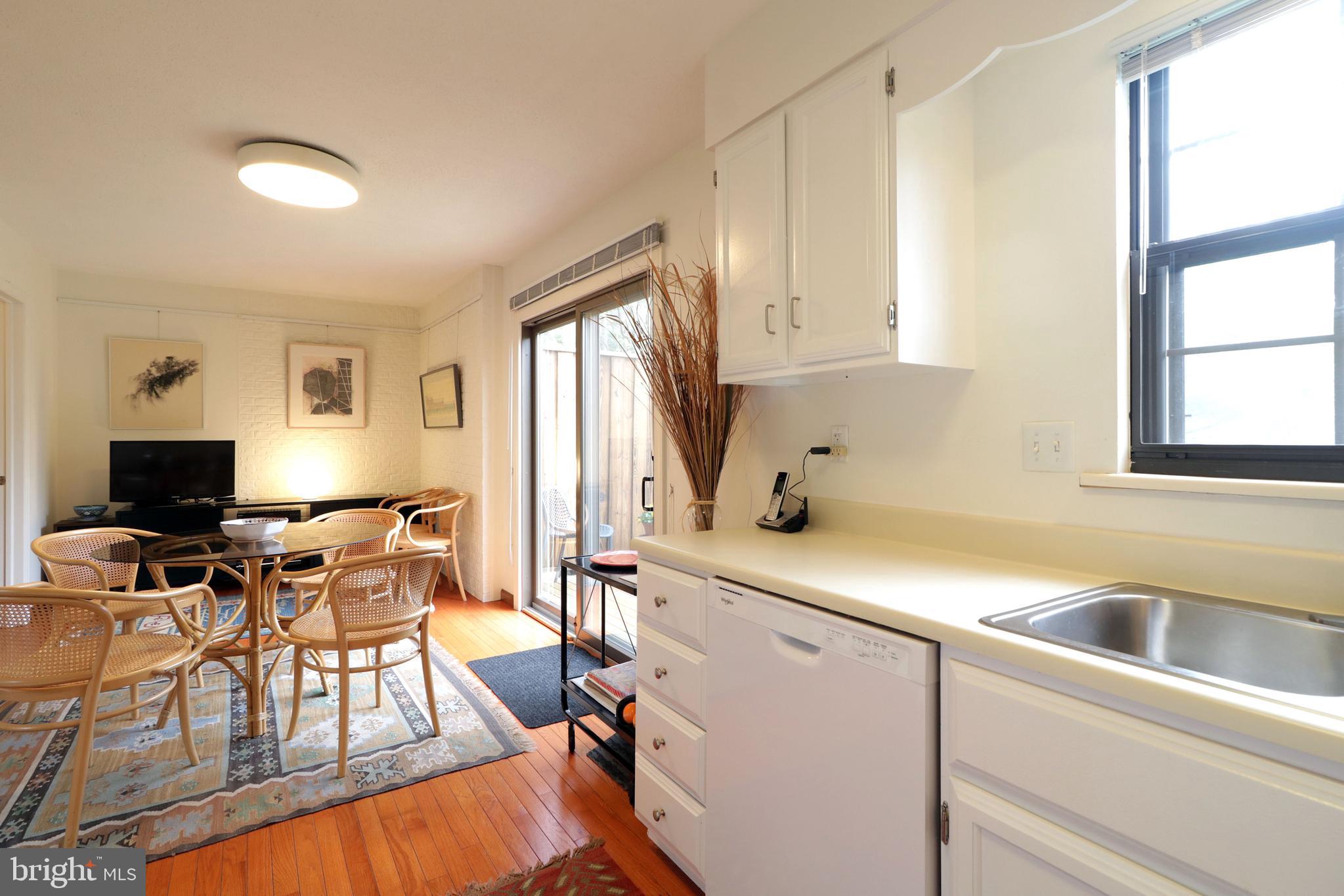 NORTHRIDGE - Residential