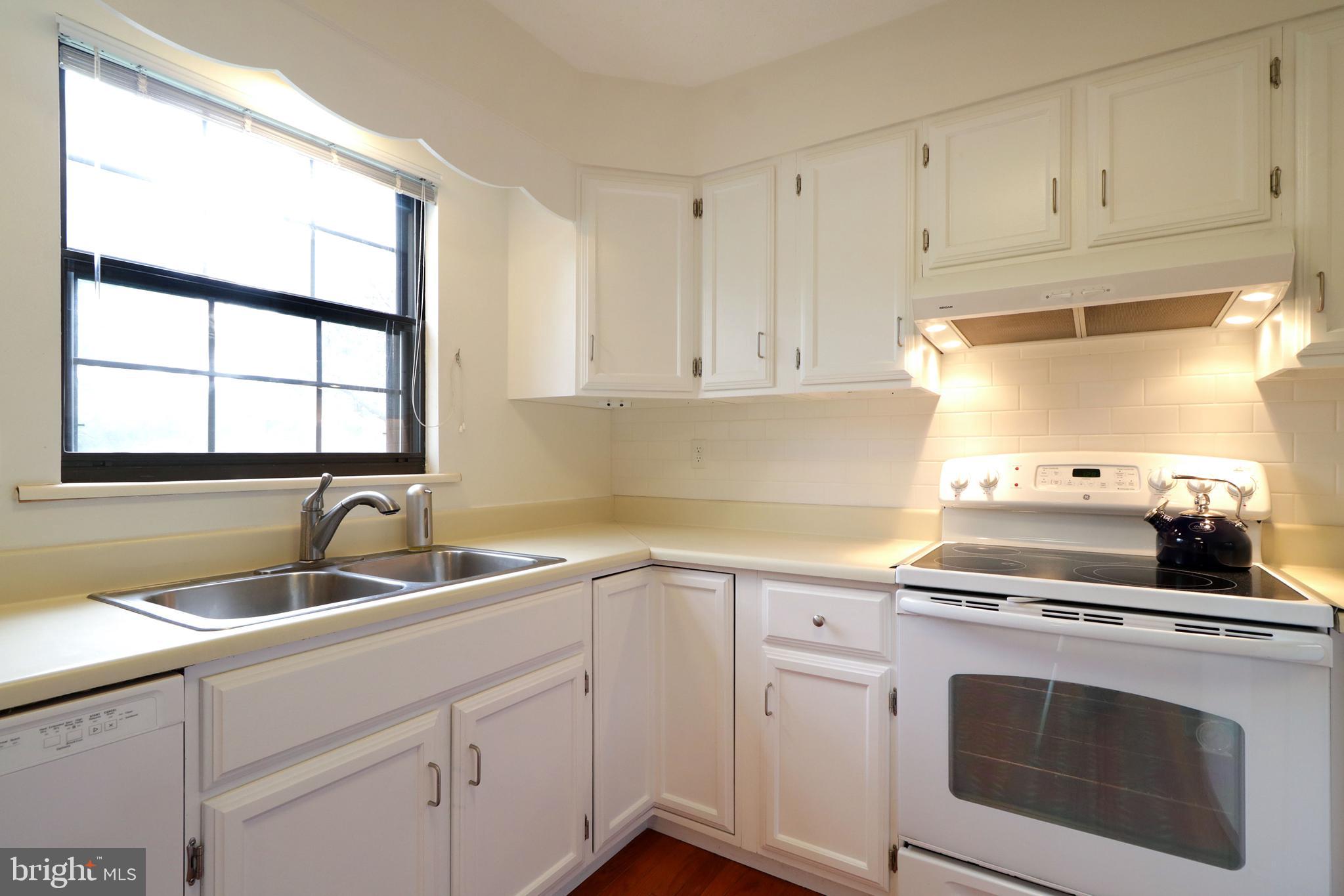 NORTHRIDGE - Residential