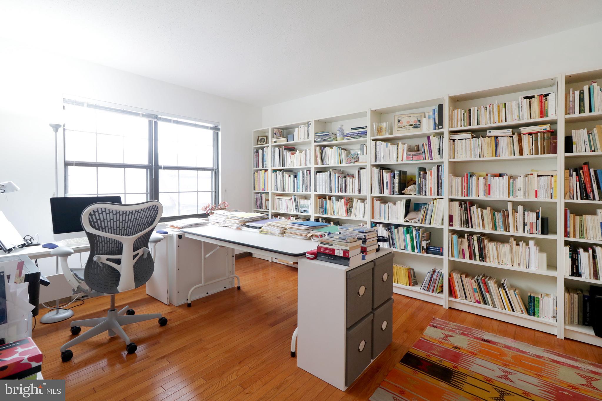 NORTHRIDGE - Residential