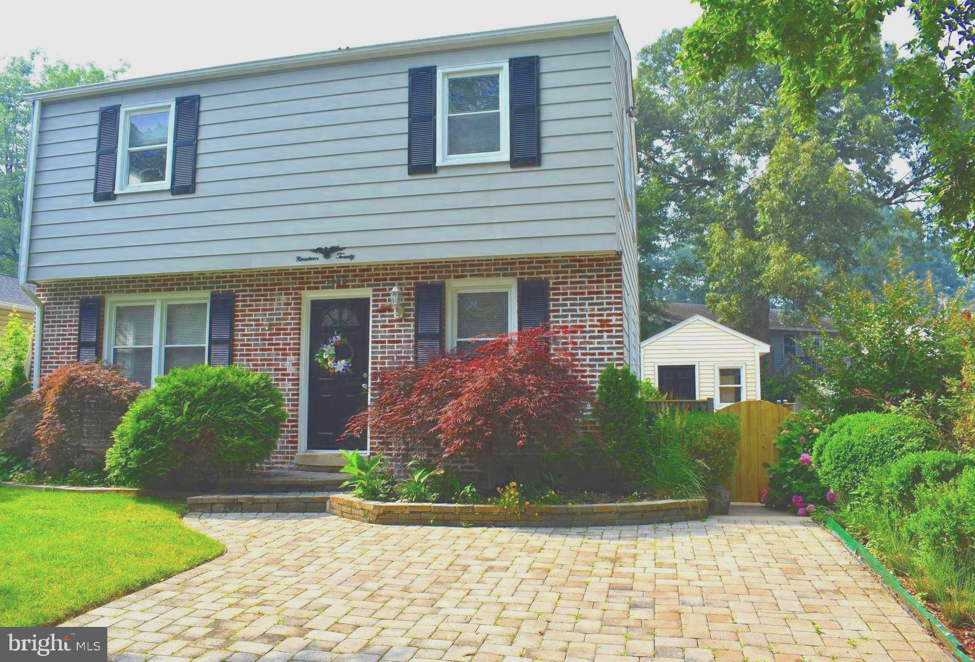 --ONE OF THE LOWEST PRICES IN EDGEWATER! PRICE REDUCED-CLOSING COSTS HELP-----ESTATE OF THE ART OSMOSIS WATER TREATMENT- PUBLIC SEWER-Motivated Seller!
Make this cute house your own. A single-family home in the Edgewater area. Separate Dining Room.. Separate Living Room, 3 Bed | 1.5 Bath | 2 Levels | Sunroom. Clear Termite Inspection Report and Well Water Test available for your clients to review. Newer HVAC, newer appliances. 2-year-old roof. New sum pump. Osmosis water treatment(Supplies the whole house). Public Sewer. Minor cosmetic work needed. Make this home your own. Great price. Closing Costs are available—the home is in good shape. Small and low maintenance.
Right off Mayo Rd. and Route 2. 10 minutes to downtown Annapolis. Walking distances to shopping centers, gym, transportation, dining, etc.