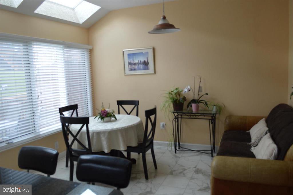 SUMMIT CHASE - Residential Lease