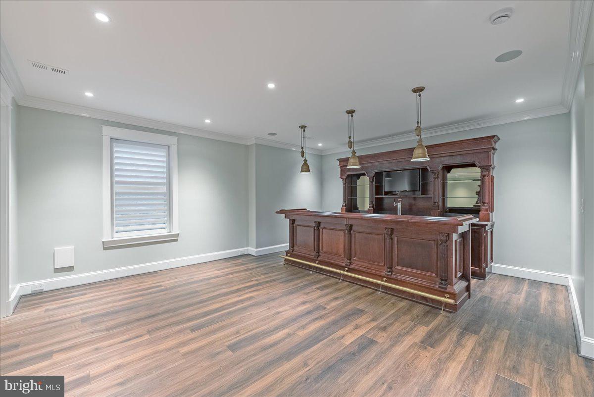 WILLIAMSBURG VILLAGE - Residential