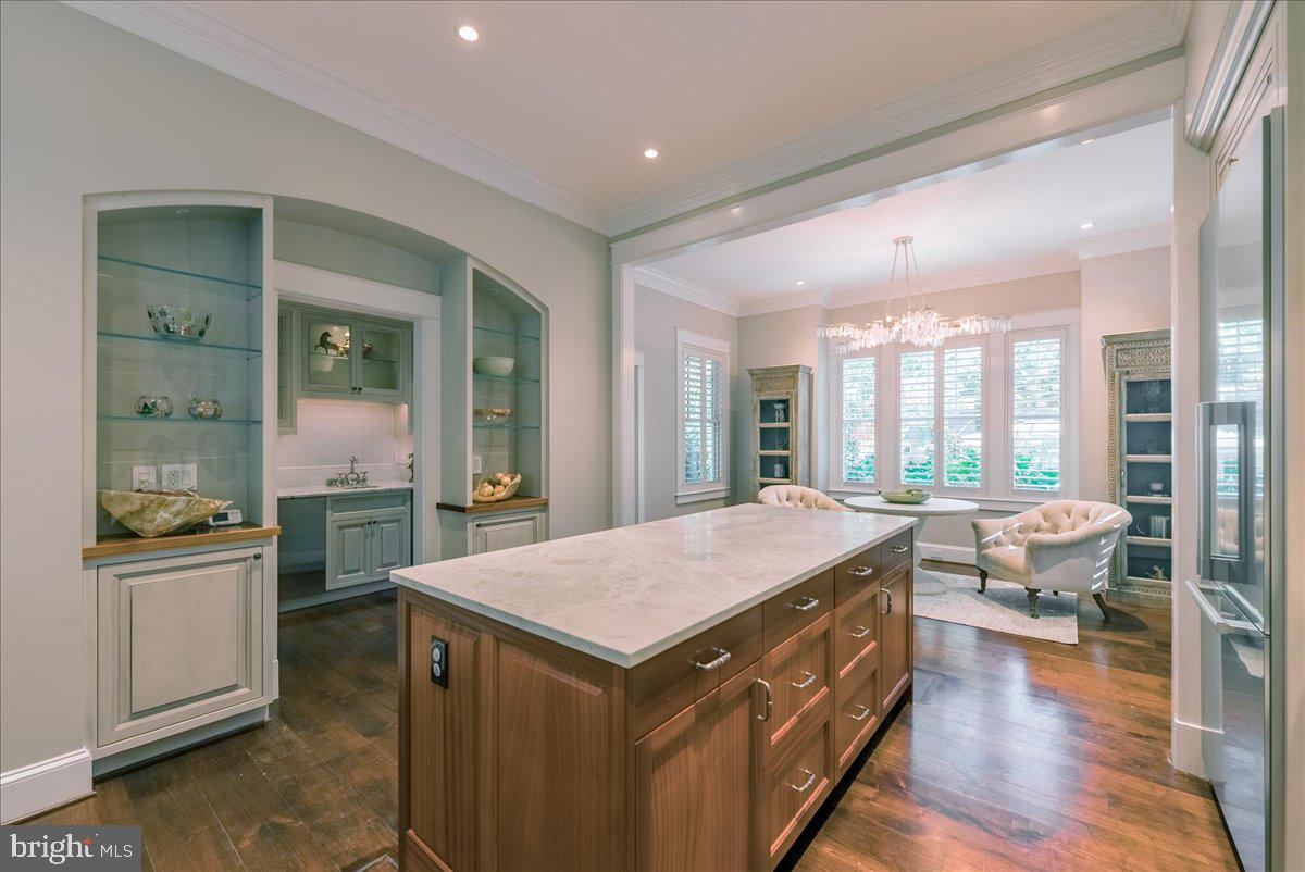 WILLIAMSBURG VILLAGE - Residential