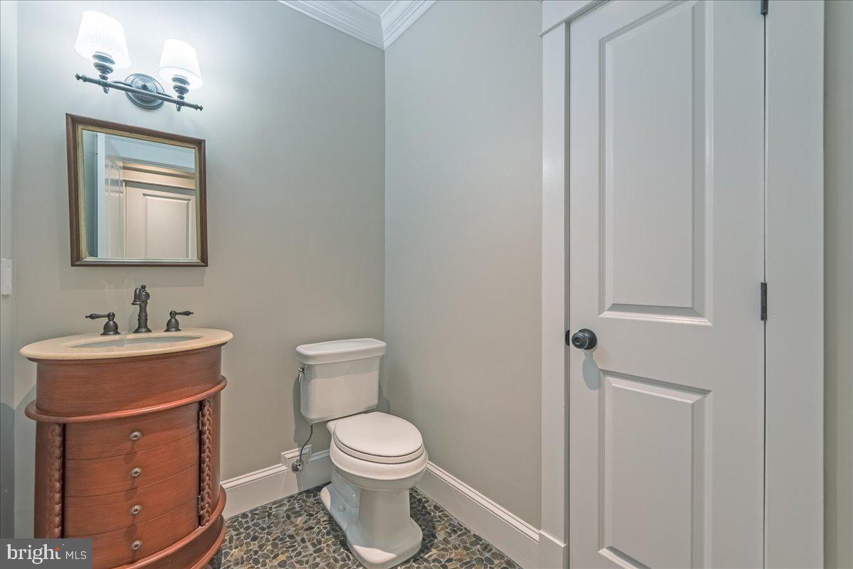 WILLIAMSBURG VILLAGE - Residential