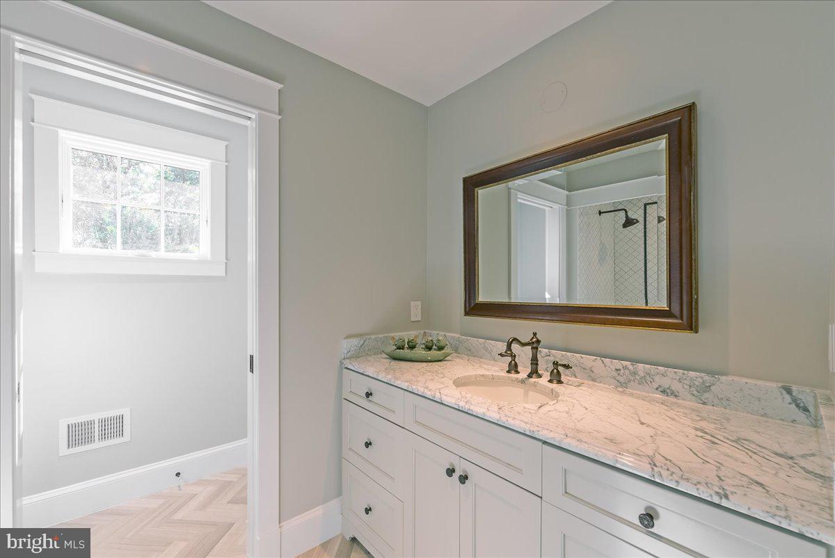 WILLIAMSBURG VILLAGE - Residential