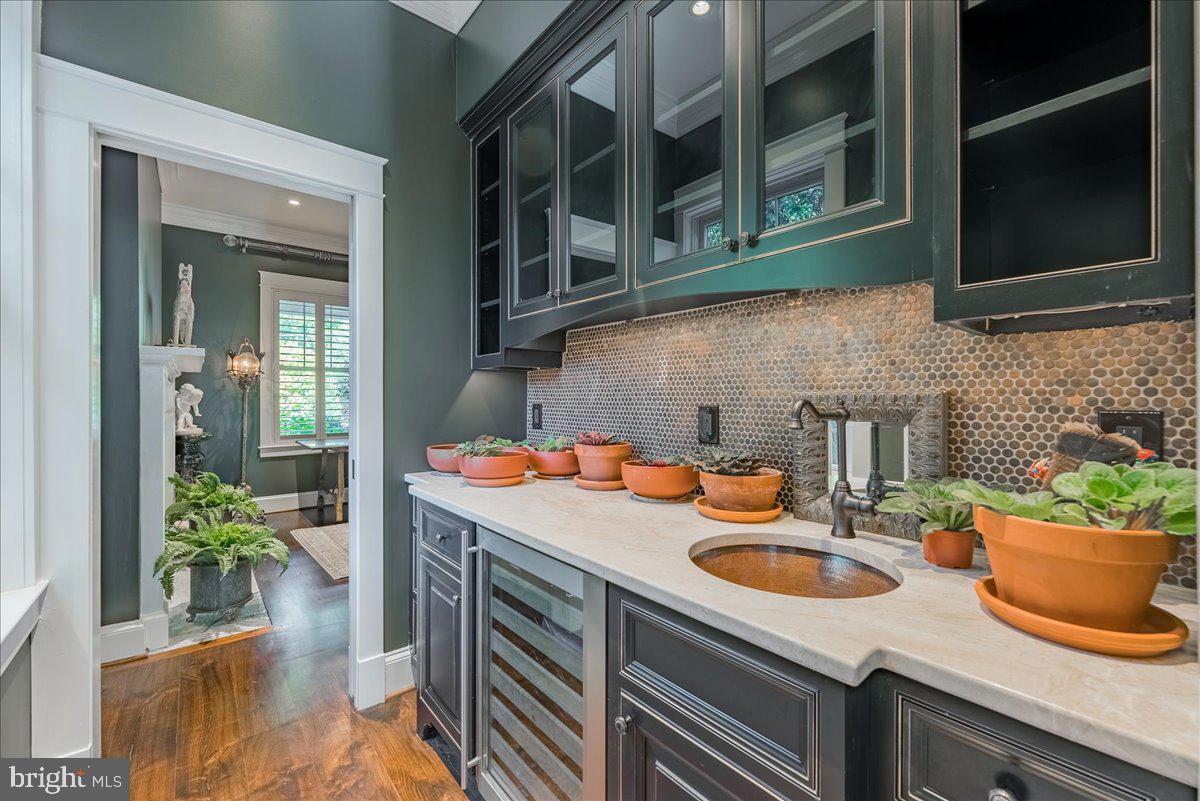 WILLIAMSBURG VILLAGE - Residential