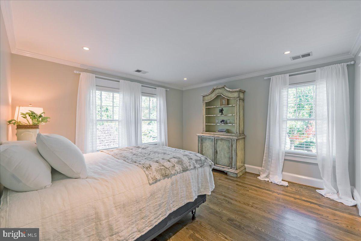 WILLIAMSBURG VILLAGE - Residential