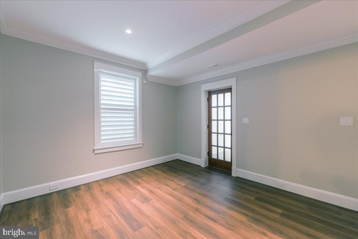 WILLIAMSBURG VILLAGE - Residential