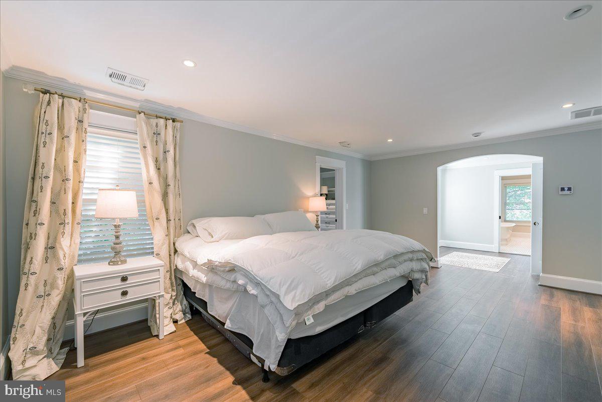 WILLIAMSBURG VILLAGE - Residential