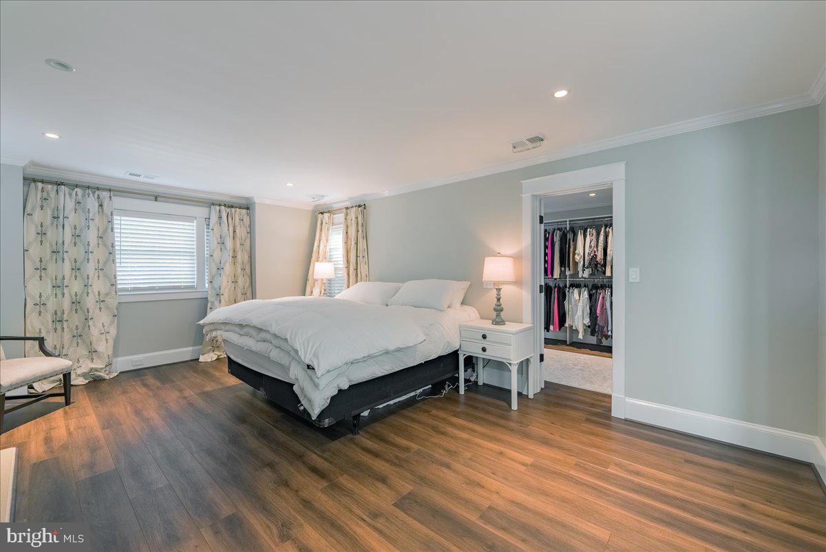 WILLIAMSBURG VILLAGE - Residential