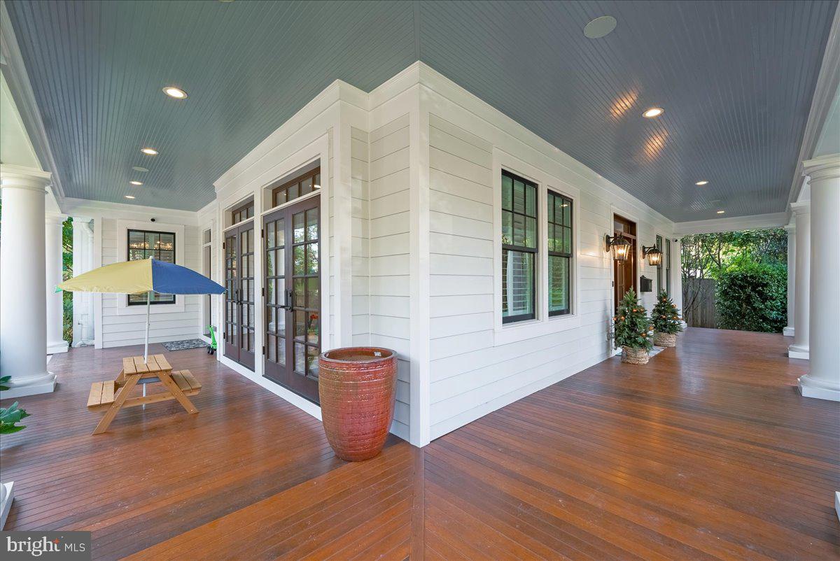 WILLIAMSBURG VILLAGE - Residential