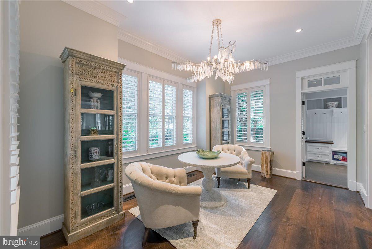 WILLIAMSBURG VILLAGE - Residential