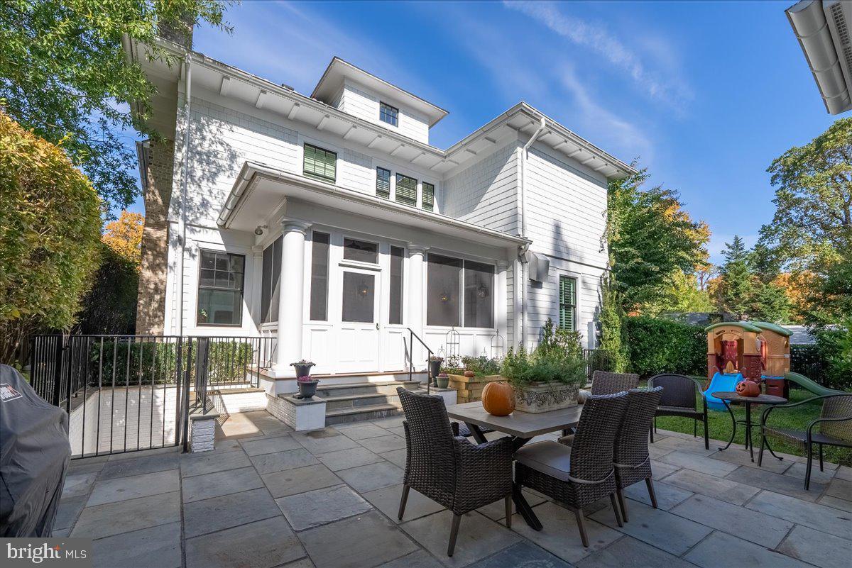 WILLIAMSBURG VILLAGE - Residential