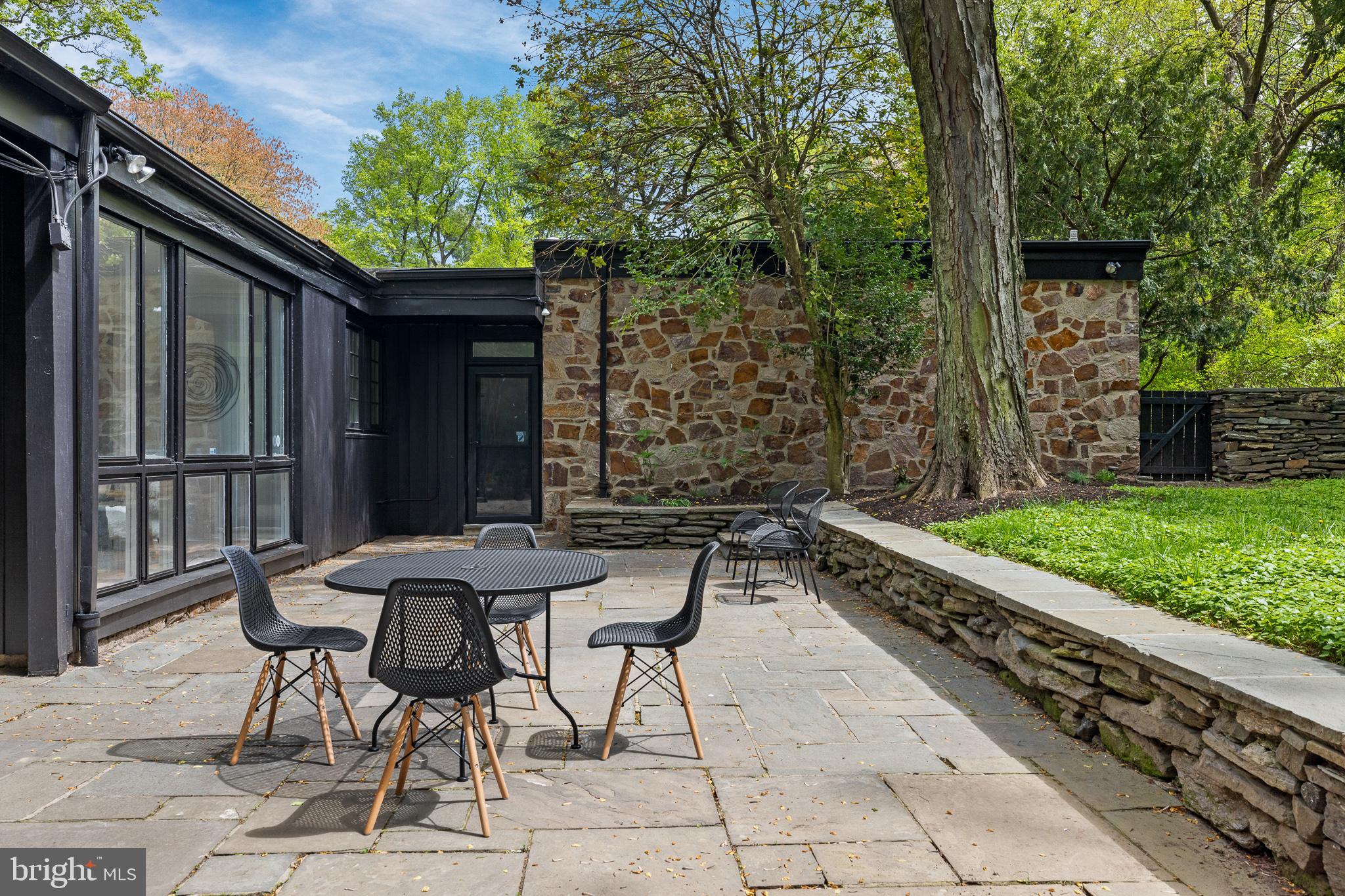 EAST FALLS - Residential